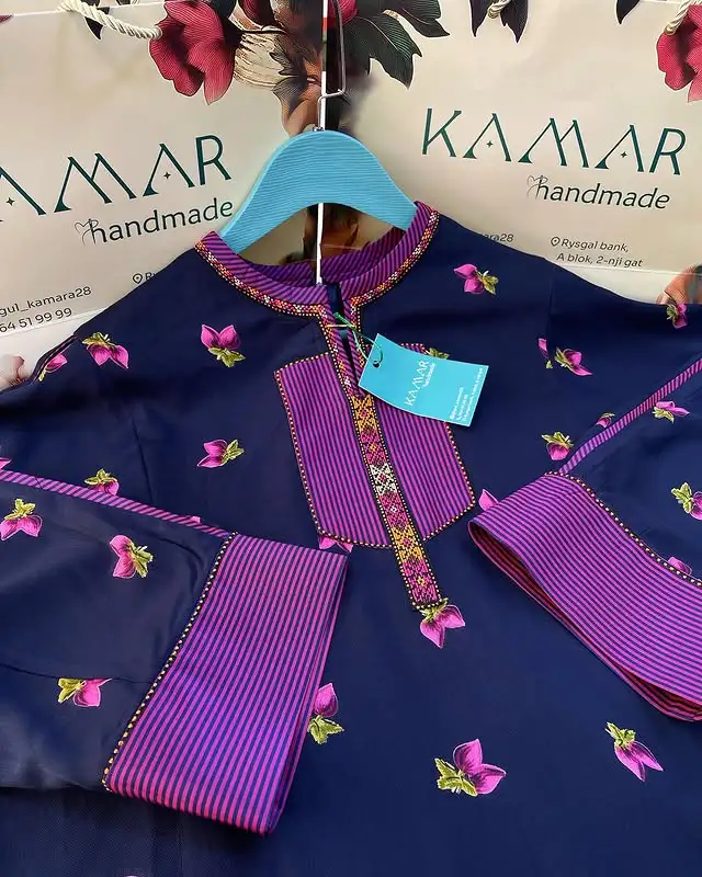 Türkmen fasonlar pombarh fasonlar Fasonlar 2025 fasonlar fason moda modalar Bezen bezen Türkmen fasonlar 2026 Türkmen fasonlar 2025 Türkmen fasonlar 2024 Türkmen fasonlar 2023 turkmenistan türkmenistan turkmen türkmen ashgabat  asgabat aşgabat balkan mary lebap dashoguz dasoguz daşoguz pombarh ponbarhat gulyupek gülýüpek stapel ştapel Gralan Çüýdeşen Abaýa Gadymy Krep Gurultaý 	Keteni Ýüpek Şifon Gipýur Lyon Welwet Atlas Kaşemir Streýç Suzana Ştapel Gülýüpek Pombarh Ýupka Gursakça Aksesuarlar Palto Penjek Okuw eşik Fata Sport eşik Uniforma Nakidka Öýme Şarf kompýuter ýaka ýaglyk Arenda köýnek 2nji el köýnek Taýyn köýnek Matalar Milli lybas milli lybaslar Toý köýnek Toý köýnekler toy koynek toy koynekler gundelik koynekler Gündelik	 
 köýnekler fata koynek Modern taze fason Eskiz koynektm turkmenkoynek türkmenkoynek fason moda moda fasonlar Iş eşik el iş	sada	ýakaly ýakasyz	keşdeli biserli	ýeňli giň nagyşly ýüregi açyk stoýka ýaka ýanly kombinasiýa 	zerli üsti aşak guşakly seçekli gysga ýeňli Ştapel Gündelik el iş, ýakaly, ýeňli, giň 17-25, 26-35 Benewşe, #4B2C75 yaz, tomus, guyz Taýyn köýnek