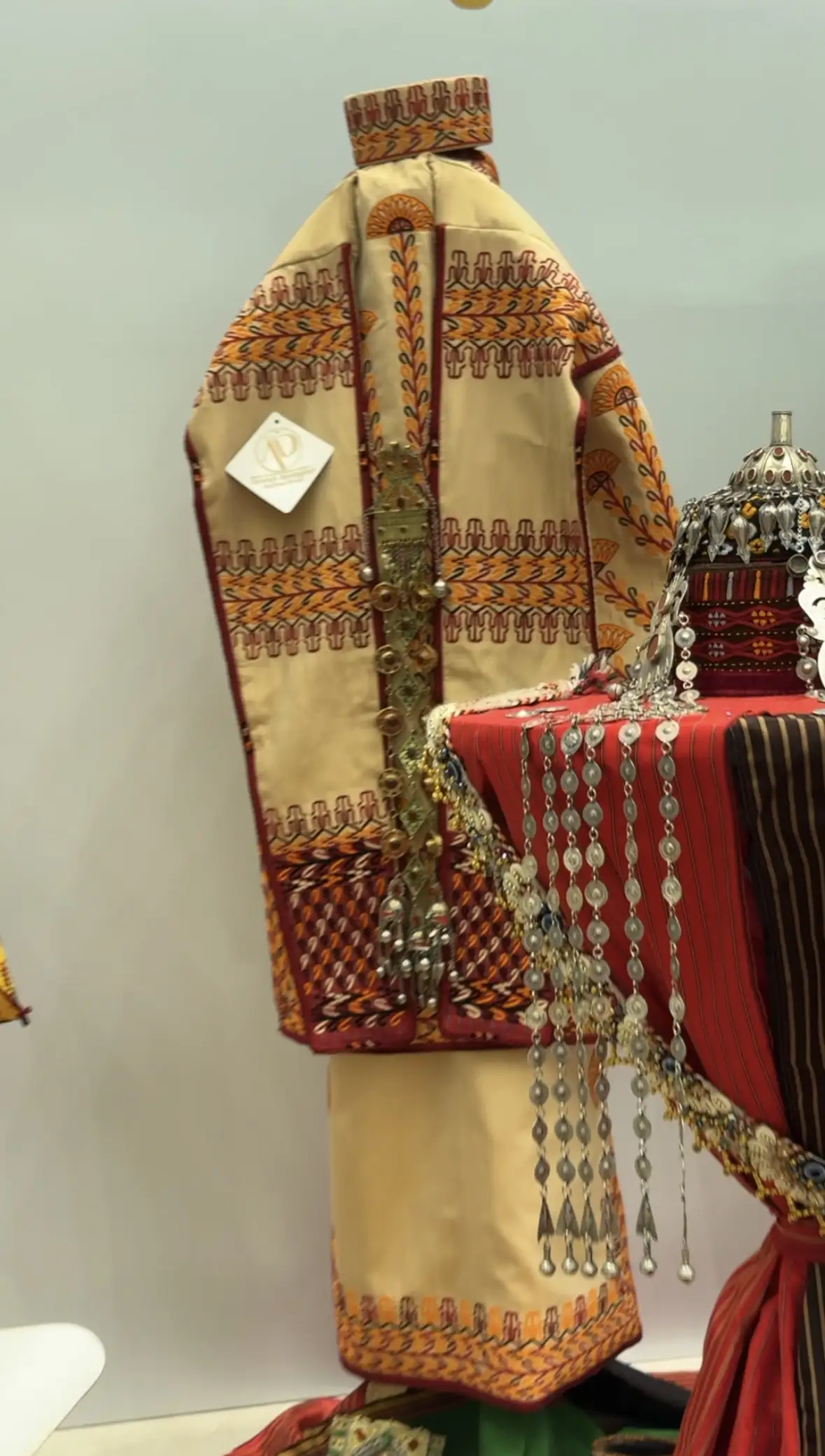 Türkmen fasonlar pombarh fasonlar Fasonlar 2025 fasonlar fason moda modalar Bezen bezen Türkmen fasonlar 2026 Türkmen fasonlar 2025 Türkmen fasonlar 2024 Türkmen fasonlar 2023 turkmenistan türkmenistan turkmen türkmen ashgabat  asgabat aşgabat balkan mary lebap dashoguz dasoguz daşoguz pombarh ponbarhat gulyupek gülýüpek stapel ştapel Gralan Çüýdeşen Abaýa Gadymy Krep Gurultaý 	Keteni Ýüpek Şifon Gipýur Lyon Welwet Atlas Kaşemir Streýç Suzana Ştapel Gülýüpek Pombarh Ýupka Gursakça Aksesuarlar Palto Penjek Okuw eşik Fata Sport eşik Uniforma Nakidka Öýme Şarf kompýuter ýaka ýaglyk Arenda köýnek 2nji el köýnek Taýyn köýnek Matalar Milli lybas milli lybaslar Toý köýnek Toý köýnekler toy koynek toy koynekler gundelik koynekler Gündelik	 
 köýnekler fata koynek Modern taze fason Eskiz koynektm turkmenkoynek türkmenkoynek fason moda moda fasonlar Iş eşik el iş	sada	ýakaly ýakasyz	keşdeli biserli	ýeňli giň nagyşly ýüregi açyk stoýka ýaka ýanly kombinasiýa 	zerli üsti aşak guşakly seçekli gysga ýeňli Keteni, Gadymy Toý köýnek, Milli lybas TürkmenTextile Expo 2025 17-25, 26-35 Gara, Bežewyý, Goýy-gök, Sary yaz, tomus, guyz, gysh