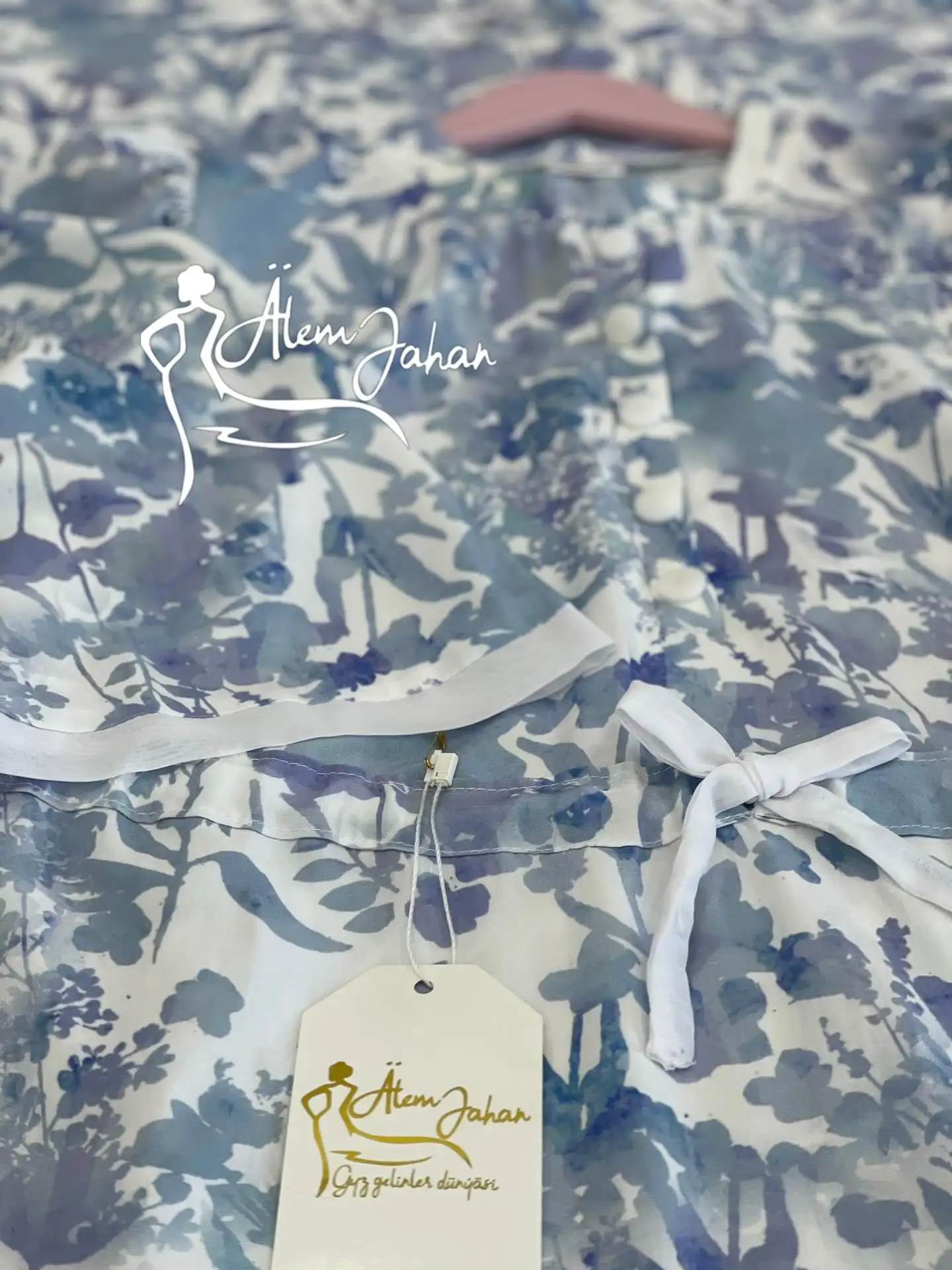 Türkmen fasonlar pombarh fasonlar Fasonlar 2025 fasonlar fason moda modalar Bezen bezen Türkmen fasonlar 2026 Türkmen fasonlar 2025 Türkmen fasonlar 2024 Türkmen fasonlar 2023 turkmenistan türkmenistan turkmen türkmen ashgabat  asgabat aşgabat balkan mary lebap dashoguz dasoguz daşoguz pombarh ponbarhat gulyupek gülýüpek stapel ştapel Gralan Çüýdeşen Abaýa Gadymy Krep Gurultaý 	Keteni Ýüpek Şifon Gipýur Lyon Welwet Atlas Kaşemir Streýç Suzana Ştapel Gülýüpek Pombarh Ýupka Gursakça Aksesuarlar Palto Penjek Okuw eşik Fata Sport eşik Uniforma Nakidka Öýme Şarf kompýuter ýaka ýaglyk Arenda köýnek 2nji el köýnek Taýyn köýnek Matalar Milli lybas milli lybaslar Toý köýnek Toý köýnekler toy koynek toy koynekler gundelik koynekler Gündelik	 
 köýnekler fata koynek Modern taze fason Eskiz koynektm turkmenkoynek türkmenkoynek fason moda moda fasonlar Iş eşik el iş	sada	ýakaly ýakasyz	keşdeli biserli	ýeňli giň nagyşly ýüregi açyk stoýka ýaka ýanly kombinasiýa 	zerli üsti aşak guşakly seçekli gysga ýeňli Ştapel Gündelik ýakasyz, gysga ýeňli, giň 17-25, 26-35 Ak, Gök yaz, tomus, guyz Taýyn köýnek