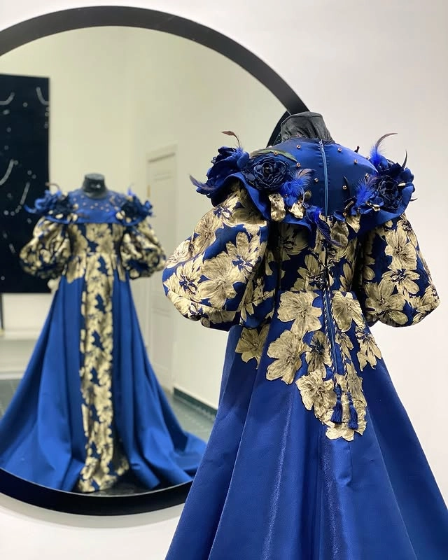 Türkmen fasonlar pombarh fasonlar Fasonlar 2025 fasonlar fason moda modalar Bezen bezen Türkmen fasonlar 2026 Türkmen fasonlar 2025 Türkmen fasonlar 2024 Türkmen fasonlar 2023 turkmenistan türkmenistan turkmen türkmen ashgabat  asgabat aşgabat balkan mary lebap dashoguz dasoguz daşoguz pombarh ponbarhat gulyupek gülýüpek stapel ştapel Gralan Çüýdeşen Abaýa Gadymy Krep Gurultaý 	Keteni Ýüpek Şifon Gipýur Lyon Welwet Atlas Kaşemir Streýç Suzana Ştapel Gülýüpek Pombarh Ýupka Gursakça Aksesuarlar Palto Penjek Okuw eşik Fata Sport eşik Uniforma Nakidka Öýme Şarf kompýuter ýaka ýaglyk Arenda köýnek 2nji el köýnek Taýyn köýnek Matalar Milli lybas milli lybaslar Toý köýnek Toý köýnekler toy koynek toy koynekler gundelik koynekler Gündelik	 
 köýnekler fata koynek Modern taze fason Eskiz koynektm turkmenkoynek türkmenkoynek fason moda moda fasonlar Iş eşik el iş	sada	ýakaly ýakasyz	keşdeli biserli	ýeňli giň nagyşly ýüregi açyk stoýka ýaka ýanly kombinasiýa 	zerli üsti aşak guşakly seçekli gysga ýeňli Toý köýnek el iş, ýakasyz, gysga ýeňli, giň 26-35 Bežewyý, Goýy-gök yaz, guyz