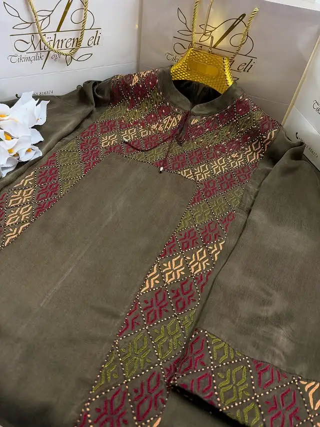 Türkmen fasonlar pombarh fasonlar Fasonlar 2025 fasonlar fason moda modalar Bezen bezen Türkmen fasonlar 2026 Türkmen fasonlar 2025 Türkmen fasonlar 2024 Türkmen fasonlar 2023 turkmenistan türkmenistan turkmen türkmen ashgabat  asgabat aşgabat balkan mary lebap dashoguz dasoguz daşoguz pombarh ponbarhat gulyupek gülýüpek stapel ştapel Gralan Çüýdeşen Abaýa Gadymy Krep Gurultaý 	Keteni Ýüpek Şifon Gipýur Lyon Welwet Atlas Kaşemir Streýç Suzana Ştapel Gülýüpek Pombarh Ýupka Gursakça Aksesuarlar Palto Penjek Okuw eşik Fata Sport eşik Uniforma Nakidka Öýme Şarf kompýuter ýaka ýaglyk Arenda köýnek 2nji el köýnek Taýyn köýnek Matalar Milli lybas milli lybaslar Toý köýnek Toý köýnekler toy koynek toy koynekler gundelik koynekler Gündelik	 
 köýnekler fata koynek Modern taze fason Eskiz koynektm turkmenkoynek türkmenkoynek fason moda moda fasonlar Iş eşik el iş	sada	ýakaly ýakasyz	keşdeli biserli	ýeňli giň nagyşly ýüregi açyk stoýka ýaka ýanly kombinasiýa 	zerli üsti aşak guşakly seçekli gysga ýeňli 