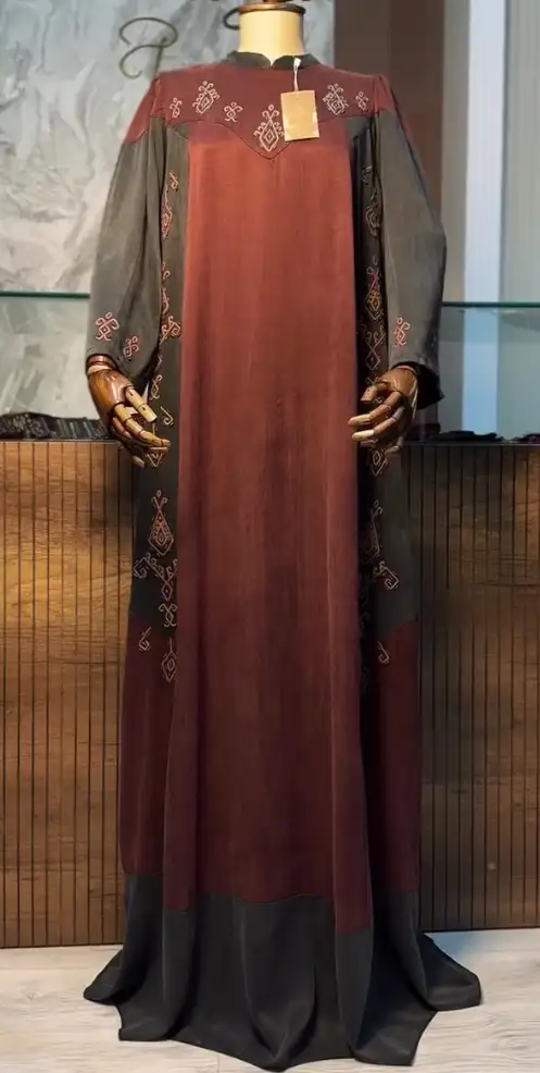 Türkmen fasonlar pombarh fasonlar Fasonlar 2025 fasonlar fason moda modalar Bezen bezen Türkmen fasonlar 2026 Türkmen fasonlar 2025 Türkmen fasonlar 2024 Türkmen fasonlar 2023 turkmenistan türkmenistan turkmen türkmen ashgabat  asgabat aşgabat balkan mary lebap dashoguz dasoguz daşoguz pombarh ponbarhat gulyupek gülýüpek stapel ştapel Gralan Çüýdeşen Abaýa Gadymy Krep Gurultaý 	Keteni Ýüpek Şifon Gipýur Lyon Welwet Atlas Kaşemir Streýç Suzana Ştapel Gülýüpek Pombarh Ýupka Gursakça Aksesuarlar Palto Penjek Okuw eşik Fata Sport eşik Uniforma Nakidka Öýme Şarf kompýuter ýaka ýaglyk Arenda köýnek 2nji el köýnek Taýyn köýnek Matalar Milli lybas milli lybaslar Toý köýnek Toý köýnekler toy koynek toy koynekler gundelik koynekler Gündelik	 
 köýnekler fata koynek Modern taze fason Eskiz koynektm turkmenkoynek türkmenkoynek fason moda moda fasonlar Iş eşik el iş	sada	ýakaly ýakasyz	keşdeli biserli	ýeňli giň nagyşly ýüregi açyk stoýka ýaka ýanly kombinasiýa 	zerli üsti aşak guşakly seçekli gysga ýeňli Gülýüpek Gündelik el iş, ýakasyz, biserli, ýeňli, giň 26-35 Goýy-gyzyl, Goýy-çal yaz, tomus, guyz