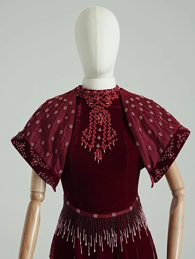 Türkmen fasonlar pombarh fasonlar Fasonlar 2025 fasonlar fason moda modalar Bezen bezen Türkmen fasonlar 2026 Türkmen fasonlar 2025 Türkmen fasonlar 2024 Türkmen fasonlar 2023 turkmenistan türkmenistan turkmen türkmen ashgabat  asgabat aşgabat balkan mary lebap dashoguz dasoguz daşoguz pombarh ponbarhat gulyupek gülýüpek stapel ştapel Gralan Çüýdeşen Abaýa Gadymy Krep Gurultaý 	Keteni Ýüpek Şifon Gipýur Lyon Welwet Atlas Kaşemir Streýç Suzana Ştapel Gülýüpek Pombarh Ýupka Gursakça Aksesuarlar Palto Penjek Okuw eşik Fata Sport eşik Uniforma Nakidka Öýme Şarf kompýuter ýaka ýaglyk Arenda köýnek 2nji el köýnek Taýyn köýnek Matalar Milli lybas milli lybaslar Toý köýnek Toý köýnekler toy koynek toy koynekler gundelik koynekler Gündelik	 
 köýnekler fata koynek Modern taze fason Eskiz koynektm turkmenkoynek türkmenkoynek fason moda moda fasonlar Iş eşik el iş	sada	ýakaly ýakasyz	keşdeli biserli	ýeňli giň nagyşly ýüregi açyk stoýka ýaka ýanly kombinasiýa 	zerli üsti aşak guşakly seçekli gysga ýeňli Panbarhat (Pombarh) Toý köýnek, Modern el iş, ýakasyz, gysga ýeňli, giň 26-35 Goýy-gyzyl tomus, guyz Taýyn köýnek