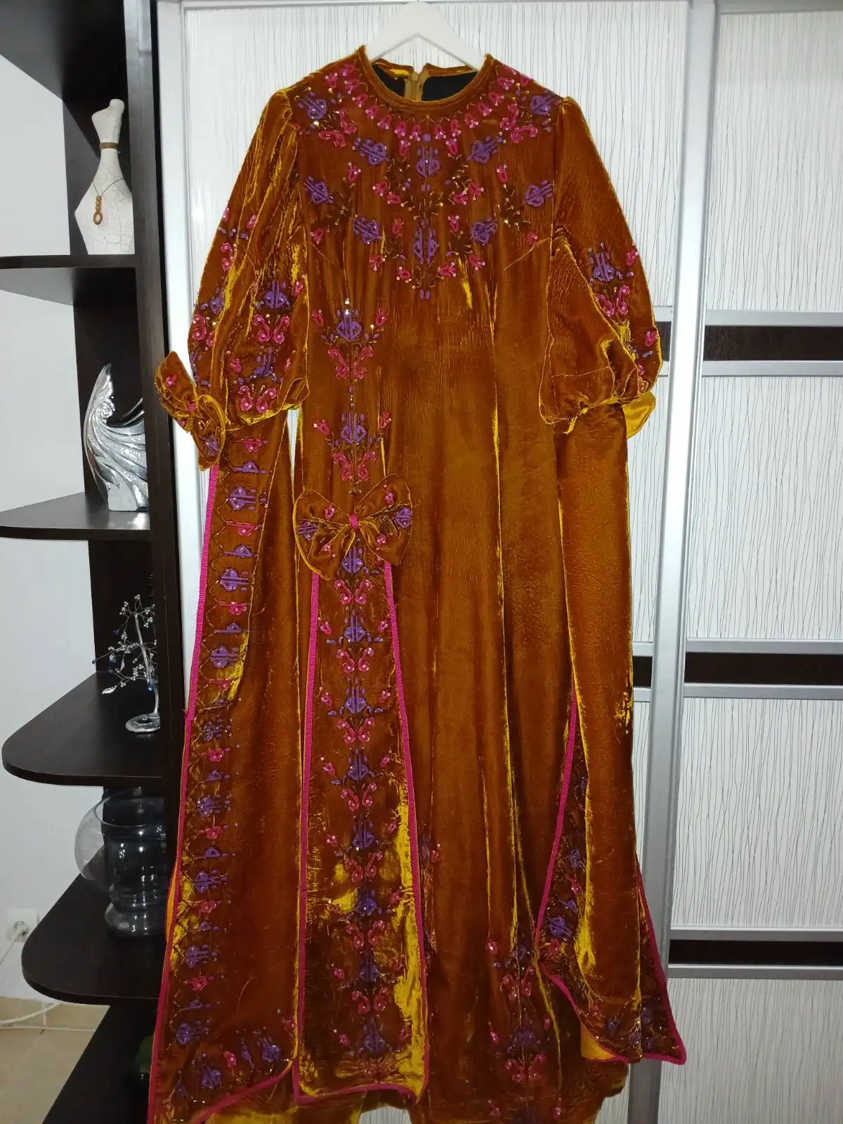 Türkmen fasonlar pombarh fasonlar Fasonlar 2025 fasonlar fason moda modalar Bezen bezen Türkmen fasonlar 2026 Türkmen fasonlar 2025 Türkmen fasonlar 2024 Türkmen fasonlar 2023 turkmenistan türkmenistan turkmen türkmen ashgabat  asgabat aşgabat balkan mary lebap dashoguz dasoguz daşoguz pombarh ponbarhat gulyupek gülýüpek stapel ştapel Gralan Çüýdeşen Abaýa Gadymy Krep Gurultaý 	Keteni Ýüpek Şifon Gipýur Lyon Welwet Atlas Kaşemir Streýç Suzana Ştapel Gülýüpek Pombarh Ýupka Gursakça Aksesuarlar Palto Penjek Okuw eşik Fata Sport eşik Uniforma Nakidka Öýme Şarf kompýuter ýaka ýaglyk Arenda köýnek 2nji el köýnek Taýyn köýnek Matalar Milli lybas milli lybaslar Toý köýnek Toý köýnekler toy koynek toy koynekler gundelik koynekler Gündelik	 
 köýnekler fata koynek Modern taze fason Eskiz koynektm turkmenkoynek türkmenkoynek fason moda moda fasonlar Iş eşik el iş	sada	ýakaly ýakasyz	keşdeli biserli	ýeňli giň nagyşly ýüregi açyk stoýka ýaka ýanly kombinasiýa 	zerli üsti aşak guşakly seçekli gysga ýeňli Panbarhat (Pombarh), Tulky Toý köýnek el iş, ýakasyz, ýanly, ýeňli, giň, kombinasiýa, nagyşly 17-25, 26-35  yaz, tomus, guyz 2nji el