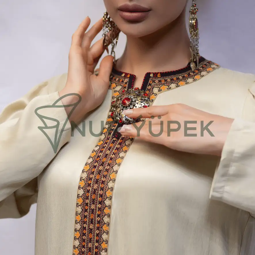 Türkmen fasonlar pombarh fasonlar Fasonlar 2025 fasonlar fason moda modalar Bezen bezen Türkmen fasonlar 2026 Türkmen fasonlar 2025 Türkmen fasonlar 2024 Türkmen fasonlar 2023 turkmenistan türkmenistan turkmen türkmen ashgabat  asgabat aşgabat balkan mary lebap dashoguz dasoguz daşoguz pombarh ponbarhat gulyupek gülýüpek stapel ştapel Gralan Çüýdeşen Abaýa Gadymy Krep Gurultaý 	Keteni Ýüpek Şifon Gipýur Lyon Welwet Atlas Kaşemir Streýç Suzana Ştapel Gülýüpek Pombarh Ýupka Gursakça Aksesuarlar Palto Penjek Okuw eşik Fata Sport eşik Uniforma Nakidka Öýme Şarf kompýuter ýaka ýaglyk Arenda köýnek 2nji el köýnek Taýyn köýnek Matalar Milli lybas milli lybaslar Toý köýnek Toý köýnekler toy koynek toy koynekler gundelik koynekler Gündelik	 
 köýnekler fata koynek Modern taze fason Eskiz koynektm turkmenkoynek türkmenkoynek fason moda moda fasonlar Iş eşik el iş	sada	ýakaly ýakasyz	keşdeli biserli	ýeňli giň nagyşly ýüregi açyk stoýka ýaka ýanly kombinasiýa 	zerli üsti aşak guşakly seçekli gysga ýeňli 