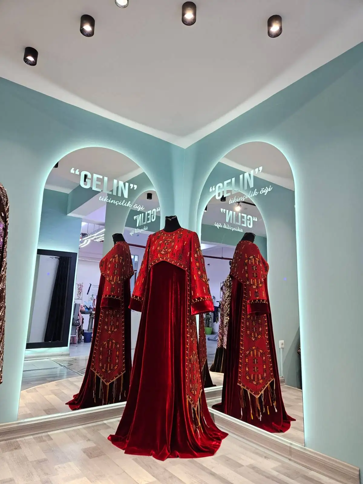 Türkmen fasonlar pombarh fasonlar Fasonlar 2025 fasonlar fason moda modalar Bezen bezen Türkmen fasonlar 2026 Türkmen fasonlar 2025 Türkmen fasonlar 2024 Türkmen fasonlar 2023 turkmenistan türkmenistan turkmen türkmen ashgabat  asgabat aşgabat balkan mary lebap dashoguz dasoguz daşoguz pombarh ponbarhat gulyupek gülýüpek stapel ştapel Gralan Çüýdeşen Abaýa Gadymy Krep Gurultaý 	Keteni Ýüpek Şifon Gipýur Lyon Welwet Atlas Kaşemir Streýç Suzana Ştapel Gülýüpek Pombarh Ýupka Gursakça Aksesuarlar Palto Penjek Okuw eşik Fata Sport eşik Uniforma Nakidka Öýme Şarf kompýuter ýaka ýaglyk Arenda köýnek 2nji el köýnek Taýyn köýnek Matalar Milli lybas milli lybaslar Toý köýnek Toý köýnekler toy koynek toy koynekler gundelik koynekler Gündelik	 
 köýnekler fata koynek Modern taze fason Eskiz koynektm turkmenkoynek türkmenkoynek fason moda moda fasonlar Iş eşik el iş	sada	ýakaly ýakasyz	keşdeli biserli	ýeňli giň nagyşly ýüregi açyk stoýka ýaka ýanly kombinasiýa 	zerli üsti aşak guşakly seçekli gysga ýeňli 