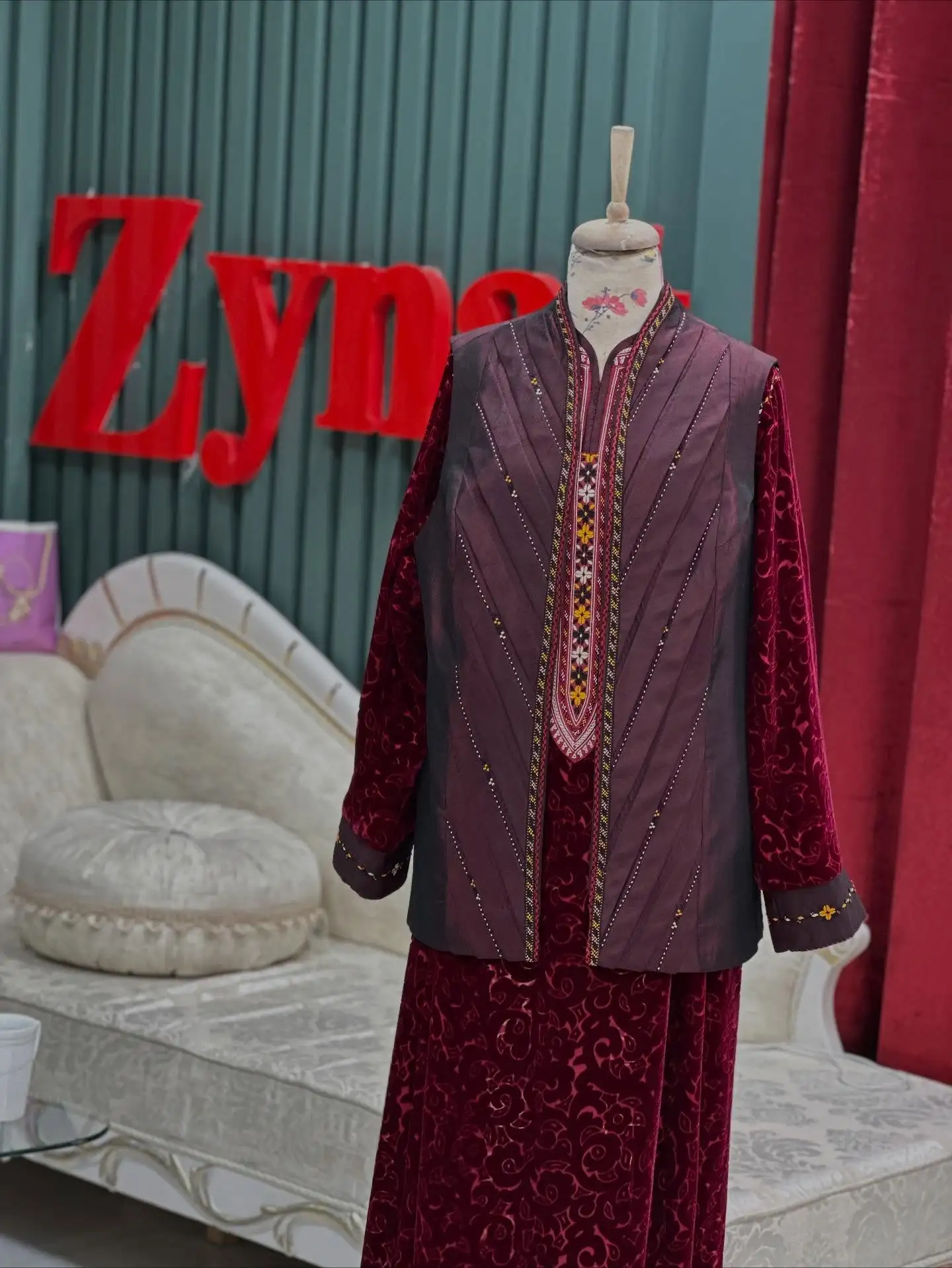 Türkmen fasonlar pombarh fasonlar Fasonlar 2025 fasonlar fason moda modalar Bezen bezen Türkmen fasonlar 2026 Türkmen fasonlar 2025 Türkmen fasonlar 2024 Türkmen fasonlar 2023 turkmenistan türkmenistan turkmen türkmen ashgabat  asgabat aşgabat balkan mary lebap dashoguz dasoguz daşoguz pombarh ponbarhat gulyupek gülýüpek stapel ştapel Gralan Çüýdeşen Abaýa Gadymy Krep Gurultaý 	Keteni Ýüpek Şifon Gipýur Lyon Welwet Atlas Kaşemir Streýç Suzana Ştapel Gülýüpek Pombarh Ýupka Gursakça Aksesuarlar Palto Penjek Okuw eşik Fata Sport eşik Uniforma Nakidka Öýme Şarf kompýuter ýaka ýaglyk Arenda köýnek 2nji el köýnek Taýyn köýnek Matalar Milli lybas milli lybaslar Toý köýnek Toý köýnekler toy koynek toy koynekler gundelik koynekler Gündelik	 
 köýnekler fata koynek Modern taze fason Eskiz koynektm turkmenkoynek türkmenkoynek fason moda moda fasonlar Iş eşik el iş	sada	ýakaly ýakasyz	keşdeli biserli	ýeňli giň nagyşly ýüregi açyk stoýka ýaka ýanly kombinasiýa 	zerli üsti aşak guşakly seçekli gysga ýeňli 