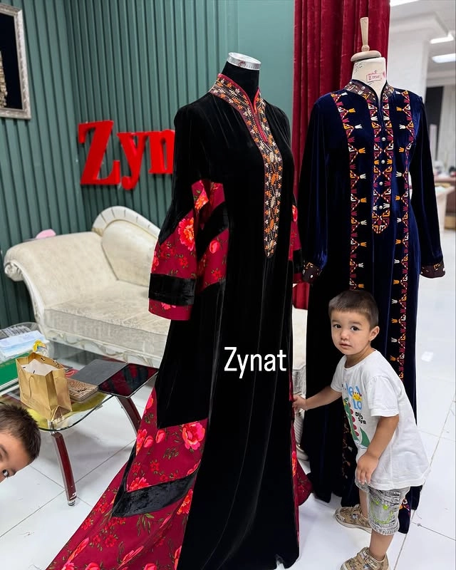 Türkmen fasonlar pombarh fasonlar Fasonlar 2025 fasonlar fason moda modalar Bezen bezen Türkmen fasonlar 2026 Türkmen fasonlar 2025 Türkmen fasonlar 2024 Türkmen fasonlar 2023 turkmenistan türkmenistan turkmen türkmen ashgabat  asgabat aşgabat balkan mary lebap dashoguz dasoguz daşoguz pombarh ponbarhat gulyupek gülýüpek stapel ştapel Gralan Çüýdeşen Abaýa Gadymy Krep Gurultaý 	Keteni Ýüpek Şifon Gipýur Lyon Welwet Atlas Kaşemir Streýç Suzana Ştapel Gülýüpek Pombarh Ýupka Gursakça Aksesuarlar Palto Penjek Okuw eşik Fata Sport eşik Uniforma Nakidka Öýme Şarf kompýuter ýaka ýaglyk Arenda köýnek 2nji el köýnek Taýyn köýnek Matalar Milli lybas milli lybaslar Toý köýnek Toý köýnekler toy koynek toy koynekler gundelik koynekler Gündelik	 
 köýnekler fata koynek Modern taze fason Eskiz koynektm turkmenkoynek türkmenkoynek fason moda moda fasonlar Iş eşik el iş	sada	ýakaly ýakasyz	keşdeli biserli	ýeňli giň nagyşly ýüregi açyk stoýka ýaka ýanly kombinasiýa 	zerli üsti aşak guşakly seçekli gysga ýeňli Panbarhat (Pombarh) Toý köýnek ýakaly, ýeňli, giň, kombinasiýa 26-35, 35+ Gara, Goýy-gyzyl yaz, guyz, gysh