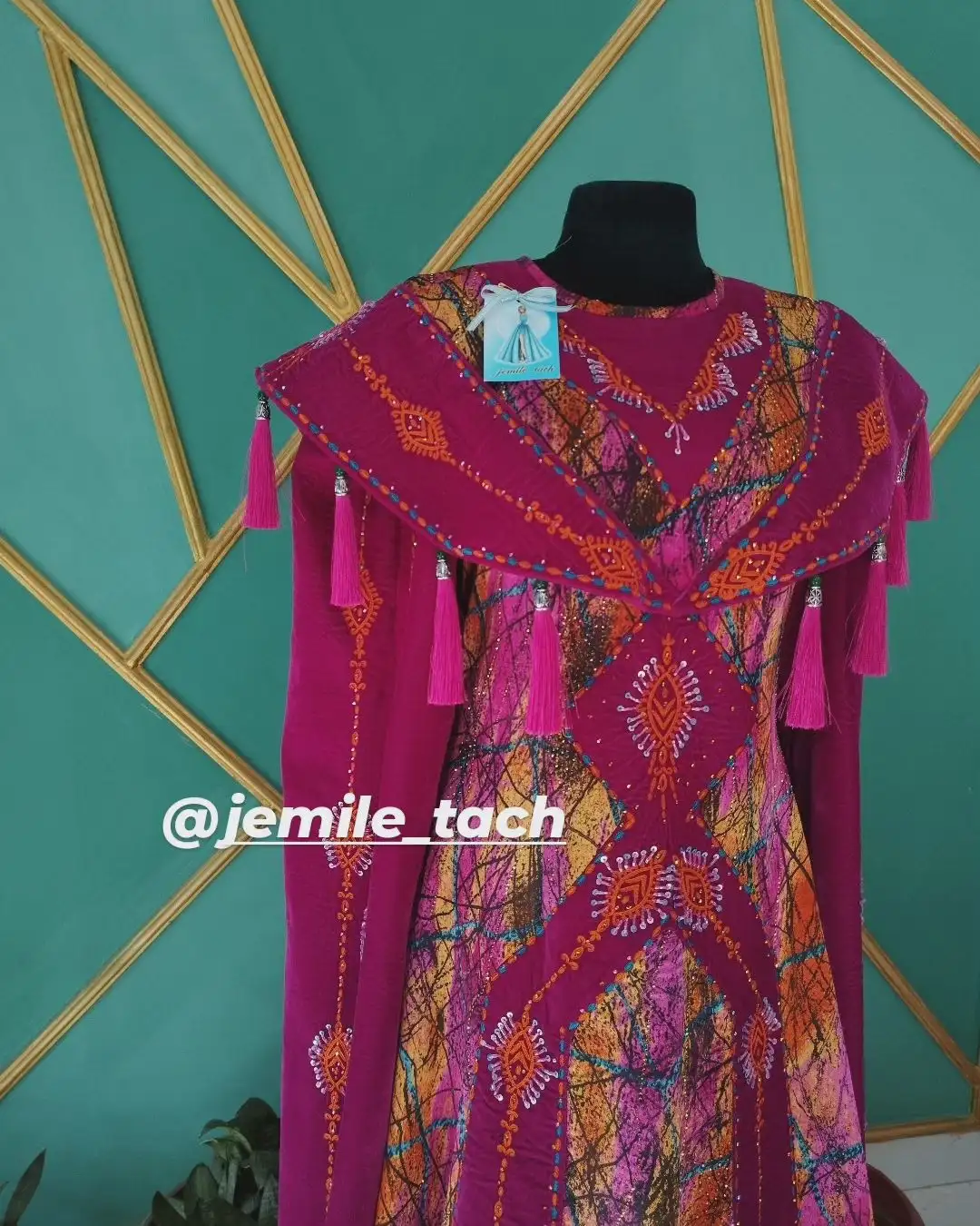 Türkmen fasonlar pombarh fasonlar Fasonlar 2025 fasonlar fason moda modalar Bezen bezen Türkmen fasonlar 2026 Türkmen fasonlar 2025 Türkmen fasonlar 2024 Türkmen fasonlar 2023 turkmenistan türkmenistan turkmen türkmen ashgabat  asgabat aşgabat balkan mary lebap dashoguz dasoguz daşoguz pombarh ponbarhat gulyupek gülýüpek stapel ştapel Gralan Çüýdeşen Abaýa Gadymy Krep Gurultaý 	Keteni Ýüpek Şifon Gipýur Lyon Welwet Atlas Kaşemir Streýç Suzana Ştapel Gülýüpek Pombarh Ýupka Gursakça Aksesuarlar Palto Penjek Okuw eşik Fata Sport eşik Uniforma Nakidka Öýme Şarf kompýuter ýaka ýaglyk Arenda köýnek 2nji el köýnek Taýyn köýnek Matalar Milli lybas milli lybaslar Toý köýnek Toý köýnekler toy koynek toy koynekler gundelik koynekler Gündelik	 
 köýnekler fata koynek Modern taze fason Eskiz koynektm turkmenkoynek türkmenkoynek fason moda moda fasonlar Iş eşik el iş	sada	ýakaly ýakasyz	keşdeli biserli	ýeňli giň nagyşly ýüregi açyk stoýka ýaka ýanly kombinasiýa 	zerli üsti aşak guşakly seçekli gysga ýeňli Suzana Toý köýnek el iş, ýakaly  Goýy-gyzyl