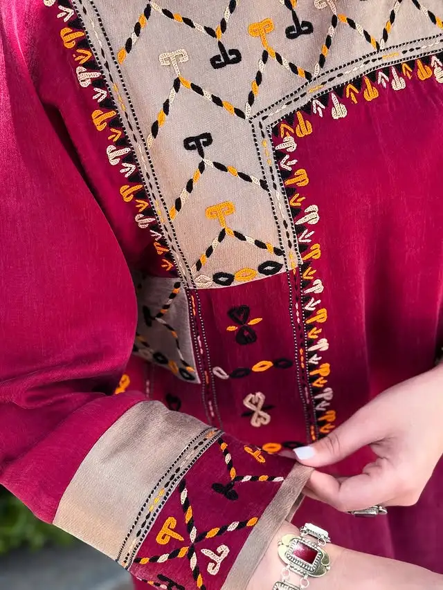 Türkmen fasonlar pombarh fasonlar Fasonlar 2025 fasonlar fason moda modalar Bezen bezen Türkmen fasonlar 2026 Türkmen fasonlar 2025 Türkmen fasonlar 2024 Türkmen fasonlar 2023 turkmenistan türkmenistan turkmen türkmen ashgabat  asgabat aşgabat balkan mary lebap dashoguz dasoguz daşoguz pombarh ponbarhat gulyupek gülýüpek stapel ştapel Gralan Çüýdeşen Abaýa Gadymy Krep Gurultaý 	Keteni Ýüpek Şifon Gipýur Lyon Welwet Atlas Kaşemir Streýç Suzana Ştapel Gülýüpek Pombarh Ýupka Gursakça Aksesuarlar Palto Penjek Okuw eşik Fata Sport eşik Uniforma Nakidka Öýme Şarf kompýuter ýaka ýaglyk Arenda köýnek 2nji el köýnek Taýyn köýnek Matalar Milli lybas milli lybaslar Toý köýnek Toý köýnekler toy koynek toy koynekler gundelik koynekler Gündelik	 
 köýnekler fata koynek Modern taze fason Eskiz koynektm turkmenkoynek türkmenkoynek fason moda moda fasonlar Iş eşik el iş	sada	ýakaly ýakasyz	keşdeli biserli	ýeňli giň nagyşly ýüregi açyk stoýka ýaka ýanly kombinasiýa 	zerli üsti aşak guşakly seçekli gysga ýeňli Gülýüpek Toý köýnek el iş, keşdeli, ýakasyz, ýeňli, giň, nagyşly 17-25, 26-35 Goýy-gyzyl yaz, tomus, guyz