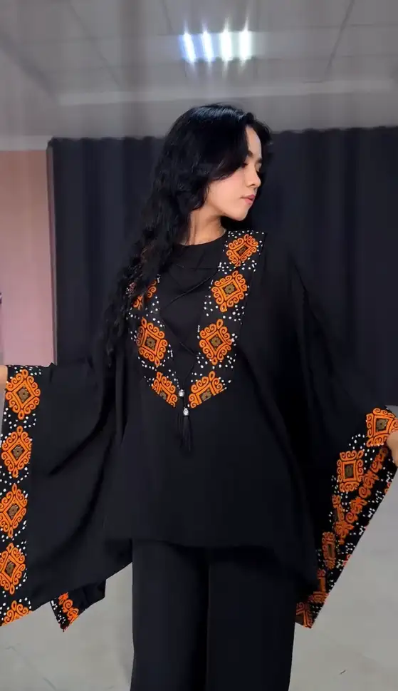 Türkmen fasonlar pombarh fasonlar Fasonlar 2025 fasonlar fason moda modalar Bezen bezen Türkmen fasonlar 2026 Türkmen fasonlar 2025 Türkmen fasonlar 2024 Türkmen fasonlar 2023 turkmenistan türkmenistan turkmen türkmen ashgabat  asgabat aşgabat balkan mary lebap dashoguz dasoguz daşoguz pombarh ponbarhat gulyupek gülýüpek stapel ştapel Gralan Çüýdeşen Abaýa Gadymy Krep Gurultaý 	Keteni Ýüpek Şifon Gipýur Lyon Welwet Atlas Kaşemir Streýç Suzana Ştapel Gülýüpek Pombarh Ýupka Gursakça Aksesuarlar Palto Penjek Okuw eşik Fata Sport eşik Uniforma Nakidka Öýme Şarf kompýuter ýaka ýaglyk Arenda köýnek 2nji el köýnek Taýyn köýnek Matalar Milli lybas milli lybaslar Toý köýnek Toý köýnekler toy koynek toy koynekler gundelik koynekler Gündelik	 
 köýnekler fata koynek Modern taze fason Eskiz koynektm turkmenkoynek türkmenkoynek fason moda moda fasonlar Iş eşik el iş	sada	ýakaly ýakasyz	keşdeli biserli	ýeňli giň nagyşly ýüregi açyk stoýka ýaka ýanly kombinasiýa 	zerli üsti aşak guşakly seçekli gysga ýeňli Modern ýakasyz, gysga ýeňli, giň, kombinasiýa, üsti aşak 17-25, 26-35 Gara yaz, tomus, guyz