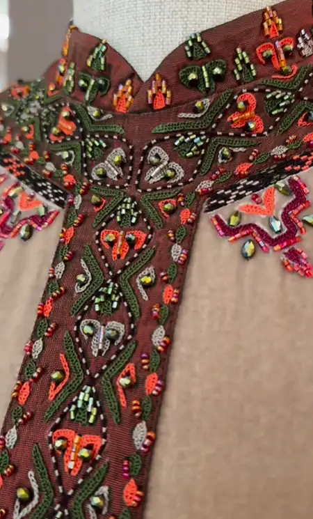 Türkmen fasonlar pombarh fasonlar Fasonlar 2025 fasonlar fason moda modalar Bezen bezen Türkmen fasonlar 2026 Türkmen fasonlar 2025 Türkmen fasonlar 2024 Türkmen fasonlar 2023 turkmenistan türkmenistan turkmen türkmen ashgabat  asgabat aşgabat balkan mary lebap dashoguz dasoguz daşoguz pombarh ponbarhat gulyupek gülýüpek stapel ştapel Gralan Çüýdeşen Abaýa Gadymy Krep Gurultaý 	Keteni Ýüpek Şifon Gipýur Lyon Welwet Atlas Kaşemir Streýç Suzana Ştapel Gülýüpek Pombarh Ýupka Gursakça Aksesuarlar Palto Penjek Okuw eşik Fata Sport eşik Uniforma Nakidka Öýme Şarf kompýuter ýaka ýaglyk Arenda köýnek 2nji el köýnek Taýyn köýnek Matalar Milli lybas milli lybaslar Toý köýnek Toý köýnekler toy koynek toy koynekler gundelik koynekler Gündelik	 
 köýnekler fata koynek Modern taze fason Eskiz koynektm turkmenkoynek türkmenkoynek fason moda moda fasonlar Iş eşik el iş	sada	ýakaly ýakasyz	keşdeli biserli	ýeňli giň nagyşly ýüregi açyk stoýka ýaka ýanly kombinasiýa 	zerli üsti aşak guşakly seçekli gysga ýeňli Keteni, Atlas Toý köýnek el iş, keşdeli, ýakaly, ýeňli, nagyşly  Bežewyý, Goýy-gyzyl