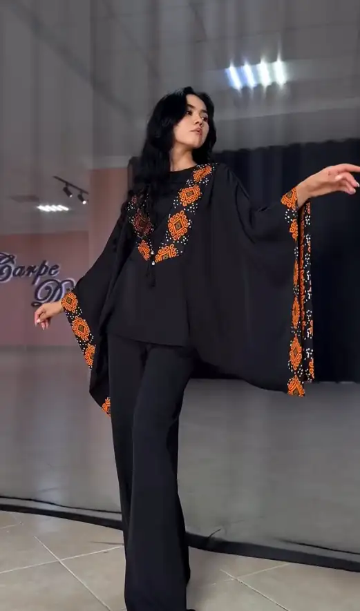 Türkmen fasonlar pombarh fasonlar Fasonlar 2025 fasonlar fason moda modalar Bezen bezen Türkmen fasonlar 2026 Türkmen fasonlar 2025 Türkmen fasonlar 2024 Türkmen fasonlar 2023 turkmenistan türkmenistan turkmen türkmen ashgabat  asgabat aşgabat balkan mary lebap dashoguz dasoguz daşoguz pombarh ponbarhat gulyupek gülýüpek stapel ştapel Gralan Çüýdeşen Abaýa Gadymy Krep Gurultaý 	Keteni Ýüpek Şifon Gipýur Lyon Welwet Atlas Kaşemir Streýç Suzana Ştapel Gülýüpek Pombarh Ýupka Gursakça Aksesuarlar Palto Penjek Okuw eşik Fata Sport eşik Uniforma Nakidka Öýme Şarf kompýuter ýaka ýaglyk Arenda köýnek 2nji el köýnek Taýyn köýnek Matalar Milli lybas milli lybaslar Toý köýnek Toý köýnekler toy koynek toy koynekler gundelik koynekler Gündelik	 
 köýnekler fata koynek Modern taze fason Eskiz koynektm turkmenkoynek türkmenkoynek fason moda moda fasonlar Iş eşik el iş	sada	ýakaly ýakasyz	keşdeli biserli	ýeňli giň nagyşly ýüregi açyk stoýka ýaka ýanly kombinasiýa 	zerli üsti aşak guşakly seçekli gysga ýeňli Modern ýakasyz, gysga ýeňli, giň, kombinasiýa, üsti aşak 17-25, 26-35 Gara yaz, tomus, guyz