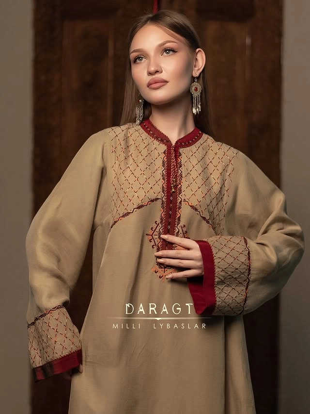 Türkmen fasonlar pombarh fasonlar Fasonlar 2025 fasonlar fason moda modalar Bezen bezen Türkmen fasonlar 2026 Türkmen fasonlar 2025 Türkmen fasonlar 2024 Türkmen fasonlar 2023 turkmenistan türkmenistan turkmen türkmen ashgabat  asgabat aşgabat balkan mary lebap dashoguz dasoguz daşoguz pombarh ponbarhat gulyupek gülýüpek stapel ştapel Gralan Çüýdeşen Abaýa Gadymy Krep Gurultaý 	Keteni Ýüpek Şifon Gipýur Lyon Welwet Atlas Kaşemir Streýç Suzana Ştapel Gülýüpek Pombarh Ýupka Gursakça Aksesuarlar Palto Penjek Okuw eşik Fata Sport eşik Uniforma Nakidka Öýme Şarf kompýuter ýaka ýaglyk Arenda köýnek 2nji el köýnek Taýyn köýnek Matalar Milli lybas milli lybaslar Toý köýnek Toý köýnekler toy koynek toy koynekler gundelik koynekler Gündelik	 
 köýnekler fata koynek Modern taze fason Eskiz koynektm turkmenkoynek türkmenkoynek fason moda moda fasonlar Iş eşik el iş	sada	ýakaly ýakasyz	keşdeli biserli	ýeňli giň nagyşly ýüregi açyk stoýka ýaka ýanly kombinasiýa 	zerli üsti aşak guşakly seçekli gysga ýeňli Gülýüpek Gündelik, Milli lybas el iş, keşdeli, ýakaly, ýeňli, giň, nagyşly 17-25 Altyn yaz, tomus, guyz