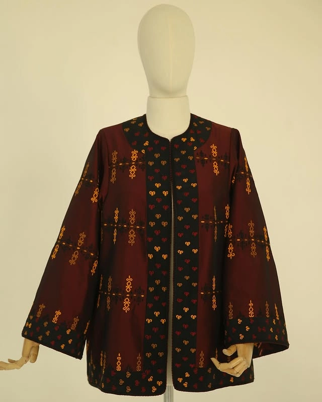 Türkmen fasonlar pombarh fasonlar Fasonlar 2025 fasonlar fason moda modalar Bezen bezen Türkmen fasonlar 2026 Türkmen fasonlar 2025 Türkmen fasonlar 2024 Türkmen fasonlar 2023 turkmenistan türkmenistan turkmen türkmen ashgabat  asgabat aşgabat balkan mary lebap dashoguz dasoguz daşoguz pombarh ponbarhat gulyupek gülýüpek stapel ştapel Gralan Çüýdeşen Abaýa Gadymy Krep Gurultaý 	Keteni Ýüpek Şifon Gipýur Lyon Welwet Atlas Kaşemir Streýç Suzana Ştapel Gülýüpek Pombarh Ýupka Gursakça Aksesuarlar Palto Penjek Okuw eşik Fata Sport eşik Uniforma Nakidka Öýme Şarf kompýuter ýaka ýaglyk Arenda köýnek 2nji el köýnek Taýyn köýnek Matalar Milli lybas milli lybaslar Toý köýnek Toý köýnekler toy koynek toy koynekler gundelik koynekler Gündelik	 
 köýnekler fata koynek Modern taze fason Eskiz koynektm turkmenkoynek türkmenkoynek fason moda moda fasonlar Iş eşik el iş	sada	ýakaly ýakasyz	keşdeli biserli	ýeňli giň nagyşly ýüregi açyk stoýka ýaka ýanly kombinasiýa 	zerli üsti aşak guşakly seçekli gysga ýeňli Milli lybas el iş, keşdeli, ýakasyz, ýeňli, giň, nagyşly 26-35, 35+ Goýy-gyzyl yaz, guyz, gysh Penjek