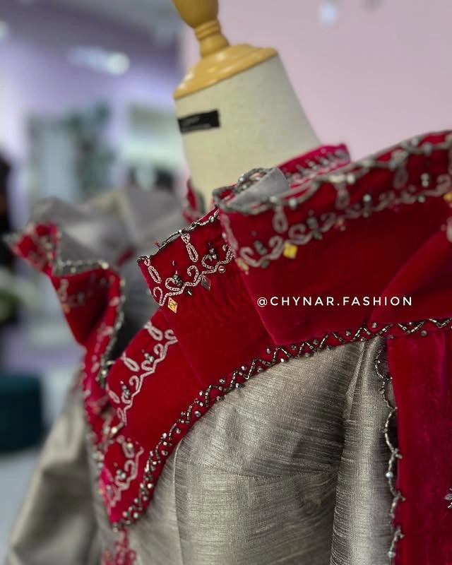 Türkmen fasonlar pombarh fasonlar Fasonlar 2025 fasonlar fason moda modalar Bezen bezen Türkmen fasonlar 2026 Türkmen fasonlar 2025 Türkmen fasonlar 2024 Türkmen fasonlar 2023 turkmenistan türkmenistan turkmen türkmen ashgabat  asgabat aşgabat balkan mary lebap dashoguz dasoguz daşoguz pombarh ponbarhat gulyupek gülýüpek stapel ştapel Gralan Çüýdeşen Abaýa Gadymy Krep Gurultaý 	Keteni Ýüpek Şifon Gipýur Lyon Welwet Atlas Kaşemir Streýç Suzana Ştapel Gülýüpek Pombarh Ýupka Gursakça Aksesuarlar Palto Penjek Okuw eşik Fata Sport eşik Uniforma Nakidka Öýme Şarf kompýuter ýaka ýaglyk Arenda köýnek 2nji el köýnek Taýyn köýnek Matalar Milli lybas milli lybaslar Toý köýnek Toý köýnekler toy koynek toy koynekler gundelik koynekler Gündelik	 
 köýnekler fata koynek Modern taze fason Eskiz koynektm turkmenkoynek türkmenkoynek fason moda moda fasonlar Iş eşik el iş	sada	ýakaly ýakasyz	keşdeli biserli	ýeňli giň nagyşly ýüregi açyk stoýka ýaka ýanly kombinasiýa 	zerli üsti aşak guşakly seçekli gysga ýeňli Panbarhat (Pombarh), Ýüpek, Şantu Toý köýnek el iş, ýakasyz, biserli, ýanly, ýeňli, giň, kombinasiýa 17-25, 26-35 Goýy-gyzyl, Çal yaz, guyz