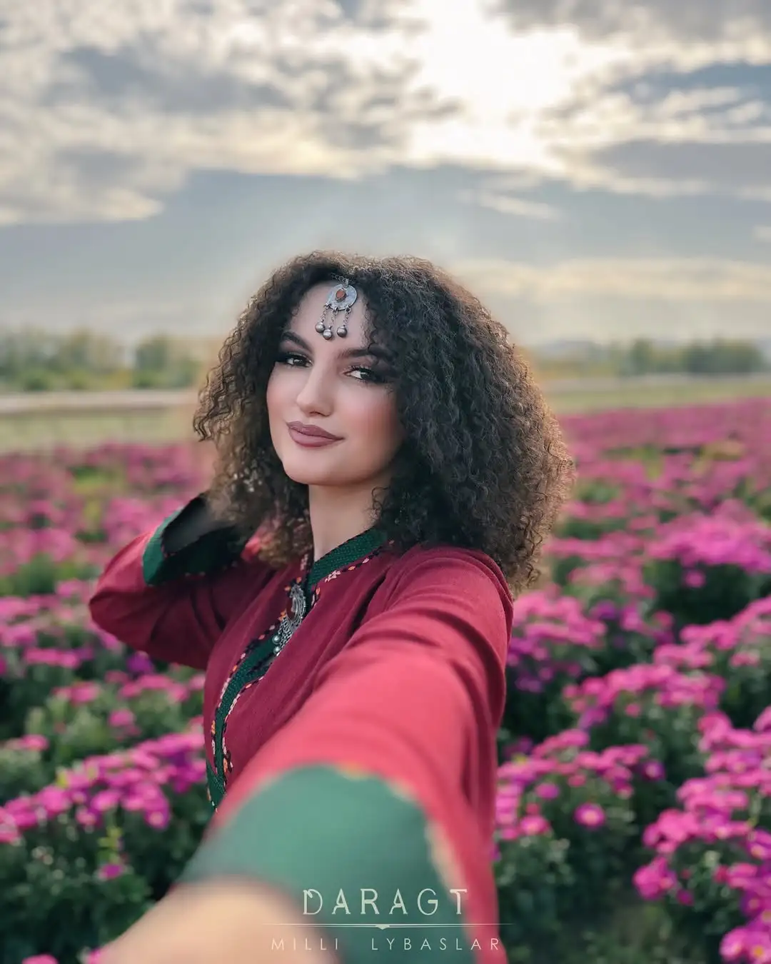 Türkmen fasonlar pombarh fasonlar Fasonlar 2025 fasonlar fason moda modalar Bezen bezen Türkmen fasonlar 2026 Türkmen fasonlar 2025 Türkmen fasonlar 2024 Türkmen fasonlar 2023 turkmenistan türkmenistan turkmen türkmen ashgabat  asgabat aşgabat balkan mary lebap dashoguz dasoguz daşoguz pombarh ponbarhat gulyupek gülýüpek stapel ştapel Gralan Çüýdeşen Abaýa Gadymy Krep Gurultaý 	Keteni Ýüpek Şifon Gipýur Lyon Welwet Atlas Kaşemir Streýç Suzana Ştapel Gülýüpek Pombarh Ýupka Gursakça Aksesuarlar Palto Penjek Okuw eşik Fata Sport eşik Uniforma Nakidka Öýme Şarf kompýuter ýaka ýaglyk Arenda köýnek 2nji el köýnek Taýyn köýnek Matalar Milli lybas milli lybaslar Toý köýnek Toý köýnekler toy koynek toy koynekler gundelik koynekler Gündelik	 
 köýnekler fata koynek Modern taze fason Eskiz koynektm turkmenkoynek türkmenkoynek fason moda moda fasonlar Iş eşik el iş	sada	ýakaly ýakasyz	keşdeli biserli	ýeňli giň nagyşly ýüregi açyk stoýka ýaka ýanly kombinasiýa 	zerli üsti aşak guşakly seçekli gysga ýeňli Lyon Toý köýnek, Gündelik ýakaly  Gyzyl