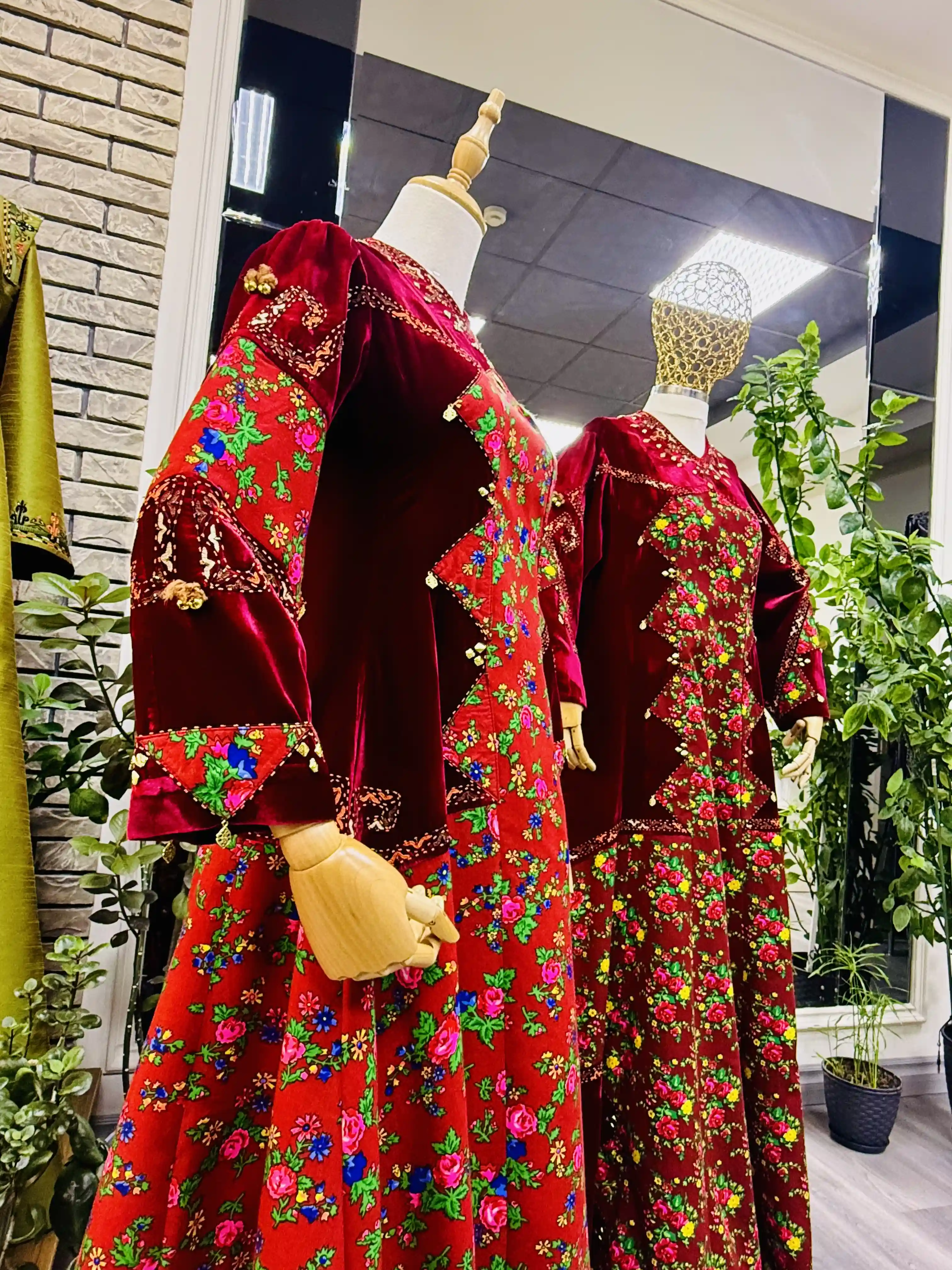 Türkmen fasonlar pombarh fasonlar Fasonlar 2025 fasonlar fason moda modalar Bezen bezen Türkmen fasonlar 2026 Türkmen fasonlar 2025 Türkmen fasonlar 2024 Türkmen fasonlar 2023 turkmenistan türkmenistan turkmen türkmen ashgabat  asgabat aşgabat balkan mary lebap dashoguz dasoguz daşoguz pombarh ponbarhat gulyupek gülýüpek stapel ştapel Gralan Çüýdeşen Abaýa Gadymy Krep Gurultaý 	Keteni Ýüpek Şifon Gipýur Lyon Welwet Atlas Kaşemir Streýç Suzana Ştapel Gülýüpek Pombarh Ýupka Gursakça Aksesuarlar Palto Penjek Okuw eşik Fata Sport eşik Uniforma Nakidka Öýme Şarf kompýuter ýaka ýaglyk Arenda köýnek 2nji el köýnek Taýyn köýnek Matalar Milli lybas milli lybaslar Toý köýnek Toý köýnekler toy koynek toy koynekler gundelik koynekler Gündelik	 
 köýnekler fata koynek Modern taze fason Eskiz koynektm turkmenkoynek türkmenkoynek fason moda moda fasonlar Iş eşik el iş	sada	ýakaly ýakasyz	keşdeli biserli	ýeňli giň nagyşly ýüregi açyk stoýka ýaka ýanly kombinasiýa 	zerli üsti aşak guşakly seçekli gysga ýeňli Panbarhat (Pombarh) Toý köýnek el iş, ýakasyz, ýeňli 17-25, 26-35 Goýy-gyzyl, Gyzyl guyz