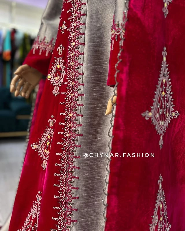 Türkmen fasonlar pombarh fasonlar Fasonlar 2025 fasonlar fason moda modalar Bezen bezen Türkmen fasonlar 2026 Türkmen fasonlar 2025 Türkmen fasonlar 2024 Türkmen fasonlar 2023 turkmenistan türkmenistan turkmen türkmen ashgabat  asgabat aşgabat balkan mary lebap dashoguz dasoguz daşoguz pombarh ponbarhat gulyupek gülýüpek stapel ştapel Gralan Çüýdeşen Abaýa Gadymy Krep Gurultaý 	Keteni Ýüpek Şifon Gipýur Lyon Welwet Atlas Kaşemir Streýç Suzana Ştapel Gülýüpek Pombarh Ýupka Gursakça Aksesuarlar Palto Penjek Okuw eşik Fata Sport eşik Uniforma Nakidka Öýme Şarf kompýuter ýaka ýaglyk Arenda köýnek 2nji el köýnek Taýyn köýnek Matalar Milli lybas milli lybaslar Toý köýnek Toý köýnekler toy koynek toy koynekler gundelik koynekler Gündelik	 
 köýnekler fata koynek Modern taze fason Eskiz koynektm turkmenkoynek türkmenkoynek fason moda moda fasonlar Iş eşik el iş	sada	ýakaly ýakasyz	keşdeli biserli	ýeňli giň nagyşly ýüregi açyk stoýka ýaka ýanly kombinasiýa 	zerli üsti aşak guşakly seçekli gysga ýeňli Panbarhat (Pombarh), Ýüpek, Şantu Toý köýnek el iş, ýakasyz, biserli, ýanly, ýeňli, giň, kombinasiýa 17-25, 26-35 Goýy-gyzyl, Çal yaz, guyz