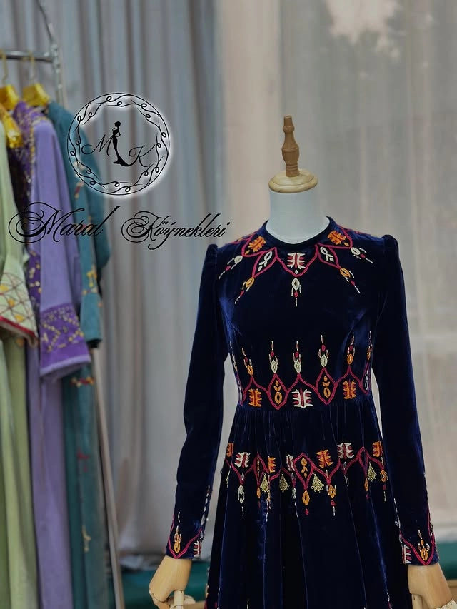 Türkmen fasonlar pombarh fasonlar Fasonlar 2025 fasonlar fason moda modalar Bezen bezen Türkmen fasonlar 2026 Türkmen fasonlar 2025 Türkmen fasonlar 2024 Türkmen fasonlar 2023 turkmenistan türkmenistan turkmen türkmen ashgabat  asgabat aşgabat balkan mary lebap dashoguz dasoguz daşoguz pombarh ponbarhat gulyupek gülýüpek stapel ştapel Gralan Çüýdeşen Abaýa Gadymy Krep Gurultaý 	Keteni Ýüpek Şifon Gipýur Lyon Welwet Atlas Kaşemir Streýç Suzana Ştapel Gülýüpek Pombarh Ýupka Gursakça Aksesuarlar Palto Penjek Okuw eşik Fata Sport eşik Uniforma Nakidka Öýme Şarf kompýuter ýaka ýaglyk Arenda köýnek 2nji el köýnek Taýyn köýnek Matalar Milli lybas milli lybaslar Toý köýnek Toý köýnekler toy koynek toy koynekler gundelik koynekler Gündelik	 
 köýnekler fata koynek Modern taze fason Eskiz koynektm turkmenkoynek türkmenkoynek fason moda moda fasonlar Iş eşik el iş	sada	ýakaly ýakasyz	keşdeli biserli	ýeňli giň nagyşly ýüregi açyk stoýka ýaka ýanly kombinasiýa 	zerli üsti aşak guşakly seçekli gysga ýeňli 