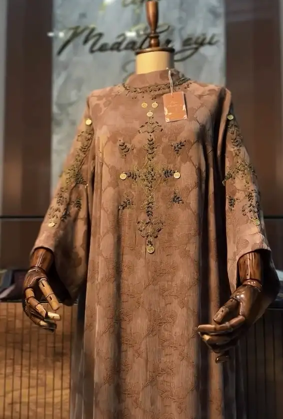 Türkmen fasonlar pombarh fasonlar Fasonlar 2025 fasonlar fason moda modalar Bezen bezen Türkmen fasonlar 2026 Türkmen fasonlar 2025 Türkmen fasonlar 2024 Türkmen fasonlar 2023 turkmenistan türkmenistan turkmen türkmen ashgabat  asgabat aşgabat balkan mary lebap dashoguz dasoguz daşoguz pombarh ponbarhat gulyupek gülýüpek stapel ştapel Gralan Çüýdeşen Abaýa Gadymy Krep Gurultaý 	Keteni Ýüpek Şifon Gipýur Lyon Welwet Atlas Kaşemir Streýç Suzana Ştapel Gülýüpek Pombarh Ýupka Gursakça Aksesuarlar Palto Penjek Okuw eşik Fata Sport eşik Uniforma Nakidka Öýme Şarf kompýuter ýaka ýaglyk Arenda köýnek 2nji el köýnek Taýyn köýnek Matalar Milli lybas milli lybaslar Toý köýnek Toý köýnekler toy koynek toy koynekler gundelik koynekler Gündelik	 
 köýnekler fata koynek Modern taze fason Eskiz koynektm turkmenkoynek türkmenkoynek fason moda moda fasonlar Iş eşik el iş	sada	ýakaly ýakasyz	keşdeli biserli	ýeňli giň nagyşly ýüregi açyk stoýka ýaka ýanly kombinasiýa 	zerli üsti aşak guşakly seçekli gysga ýeňli Gülýüpek Gündelik el iş, ýakasyz, ýeňli, giň 26-35 Goňur yaz, tomus, guyz