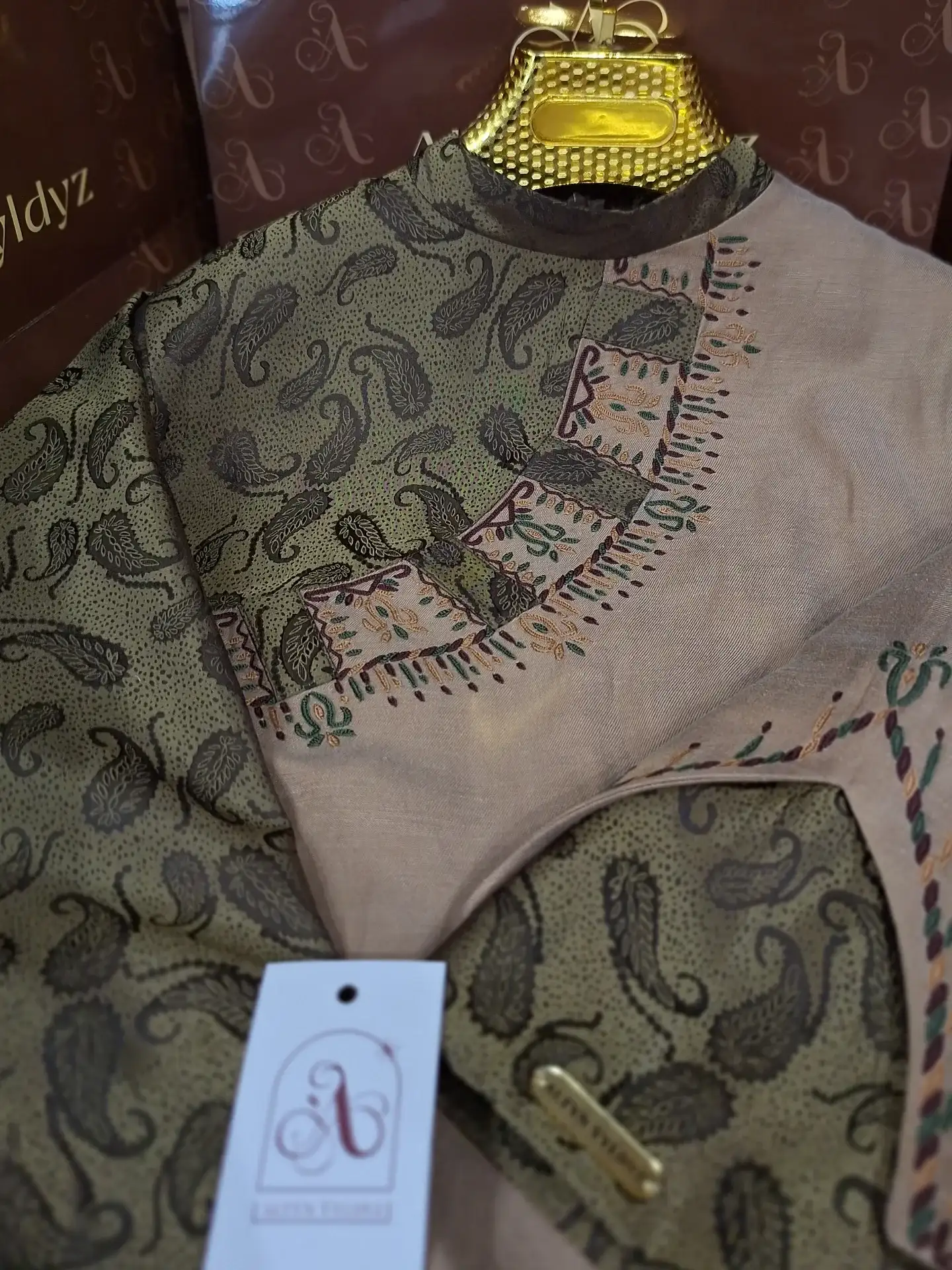 Türkmen fasonlar pombarh fasonlar Fasonlar 2025 fasonlar fason moda modalar Bezen bezen Türkmen fasonlar 2026 Türkmen fasonlar 2025 Türkmen fasonlar 2024 Türkmen fasonlar 2023 turkmenistan türkmenistan turkmen türkmen ashgabat  asgabat aşgabat balkan mary lebap dashoguz dasoguz daşoguz pombarh ponbarhat gulyupek gülýüpek stapel ştapel Gralan Çüýdeşen Abaýa Gadymy Krep Gurultaý 	Keteni Ýüpek Şifon Gipýur Lyon Welwet Atlas Kaşemir Streýç Suzana Ştapel Gülýüpek Pombarh Ýupka Gursakça Aksesuarlar Palto Penjek Okuw eşik Fata Sport eşik Uniforma Nakidka Öýme Şarf kompýuter ýaka ýaglyk Arenda köýnek 2nji el köýnek Taýyn köýnek Matalar Milli lybas milli lybaslar Toý köýnek Toý köýnekler toy koynek toy koynekler gundelik koynekler Gündelik	 
 köýnekler fata koynek Modern taze fason Eskiz koynektm turkmenkoynek türkmenkoynek fason moda moda fasonlar Iş eşik el iş	sada	ýakaly ýakasyz	keşdeli biserli	ýeňli giň nagyşly ýüregi açyk stoýka ýaka ýanly kombinasiýa 	zerli üsti aşak guşakly seçekli gysga ýeňli 