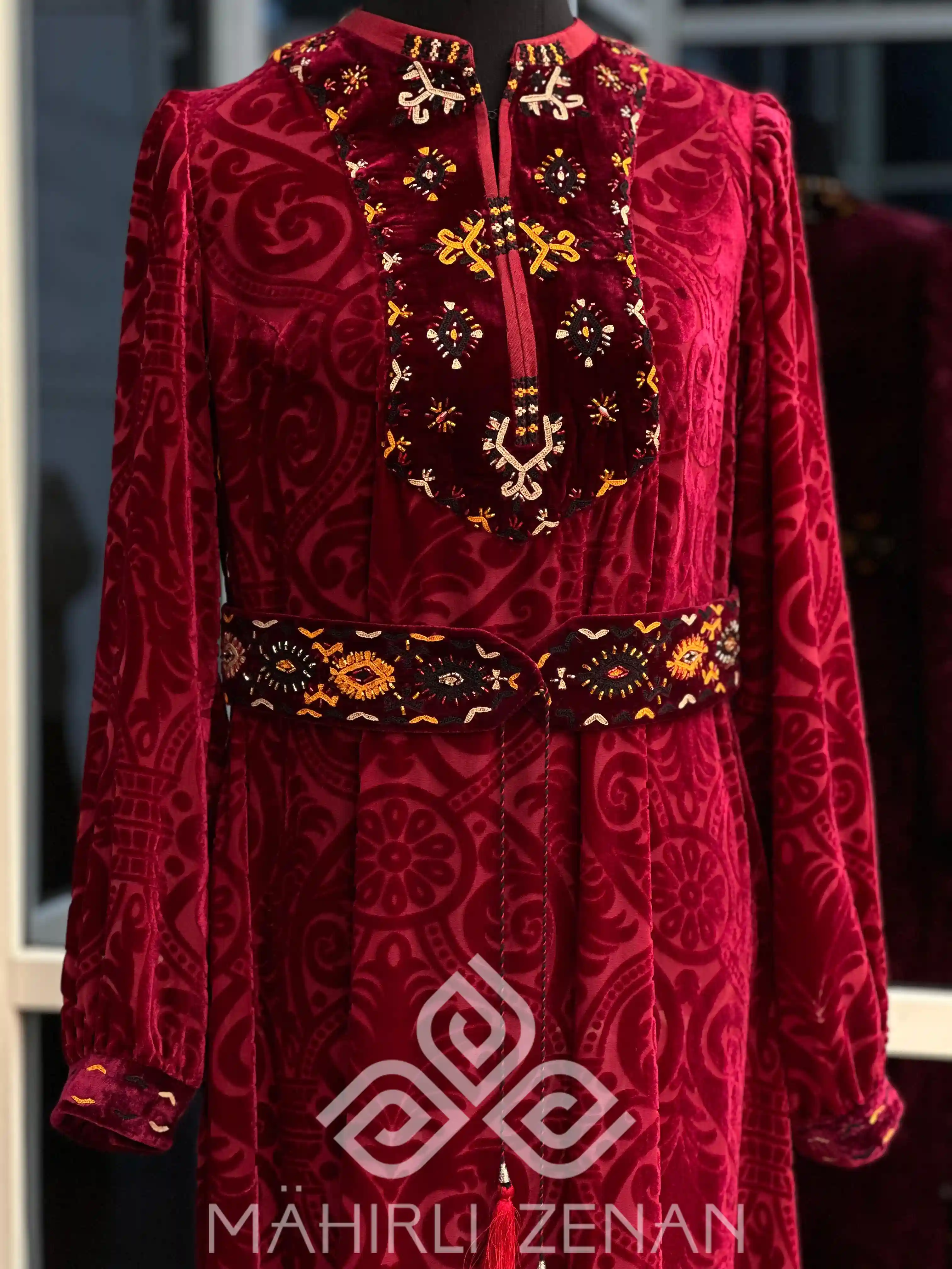 Türkmen fasonlar pombarh fasonlar Fasonlar 2025 fasonlar fason moda modalar Bezen bezen Türkmen fasonlar 2026 Türkmen fasonlar 2025 Türkmen fasonlar 2024 Türkmen fasonlar 2023 turkmenistan türkmenistan turkmen türkmen ashgabat  asgabat aşgabat balkan mary lebap dashoguz dasoguz daşoguz pombarh ponbarhat gulyupek gülýüpek stapel ştapel Gralan Çüýdeşen Abaýa Gadymy Krep Gurultaý 	Keteni Ýüpek Şifon Gipýur Lyon Welwet Atlas Kaşemir Streýç Suzana Ştapel Gülýüpek Pombarh Ýupka Gursakça Aksesuarlar Palto Penjek Okuw eşik Fata Sport eşik Uniforma Nakidka Öýme Şarf kompýuter ýaka ýaglyk Arenda köýnek 2nji el köýnek Taýyn köýnek Matalar Milli lybas milli lybaslar Toý köýnek Toý köýnekler toy koynek toy koynekler gundelik koynekler Gündelik	 
 köýnekler fata koynek Modern taze fason Eskiz koynektm turkmenkoynek türkmenkoynek fason moda moda fasonlar Iş eşik el iş	sada	ýakaly ýakasyz	keşdeli biserli	ýeňli giň nagyşly ýüregi açyk stoýka ýaka ýanly kombinasiýa 	zerli üsti aşak guşakly seçekli gysga ýeňli Panbarhat (Pombarh) Milli lybas el iş, ýakaly  Ak, Goýy-gyzyl, Mämişi