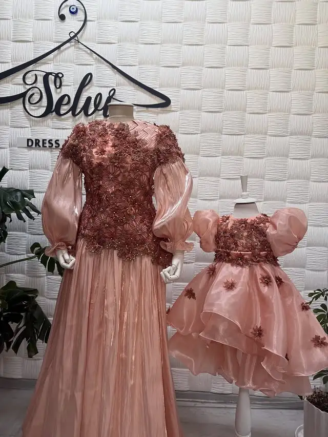 Türkmen fasonlar pombarh fasonlar Fasonlar 2025 fasonlar fason moda modalar Bezen bezen Türkmen fasonlar 2026 Türkmen fasonlar 2025 Türkmen fasonlar 2024 Türkmen fasonlar 2023 turkmenistan türkmenistan turkmen türkmen ashgabat  asgabat aşgabat balkan mary lebap dashoguz dasoguz daşoguz pombarh ponbarhat gulyupek gülýüpek stapel ştapel Gralan Çüýdeşen Abaýa Gadymy Krep Gurultaý 	Keteni Ýüpek Şifon Gipýur Lyon Welwet Atlas Kaşemir Streýç Suzana Ştapel Gülýüpek Pombarh Ýupka Gursakça Aksesuarlar Palto Penjek Okuw eşik Fata Sport eşik Uniforma Nakidka Öýme Şarf kompýuter ýaka ýaglyk Arenda köýnek 2nji el köýnek Taýyn köýnek Matalar Milli lybas milli lybaslar Toý köýnek Toý köýnekler toy koynek toy koynekler gundelik koynekler Gündelik	 
 köýnekler fata koynek Modern taze fason Eskiz koynektm turkmenkoynek türkmenkoynek fason moda moda fasonlar Iş eşik el iş	sada	ýakaly ýakasyz	keşdeli biserli	ýeňli giň nagyşly ýüregi açyk stoýka ýaka ýanly kombinasiýa 	zerli üsti aşak guşakly seçekli gysga ýeňli Şifon Toý köýnek ýakasyz, ýeňli, gysga ýeňli, giň -12, 26-35 Goýy-gyzyl, Gülgüne yaz, tomus, guyz