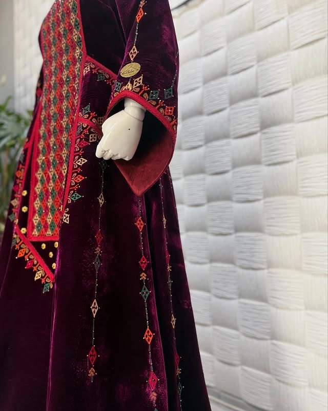 Türkmen fasonlar pombarh fasonlar Fasonlar 2025 fasonlar fason moda modalar Bezen bezen Türkmen fasonlar 2026 Türkmen fasonlar 2025 Türkmen fasonlar 2024 Türkmen fasonlar 2023 turkmenistan türkmenistan turkmen türkmen ashgabat  asgabat aşgabat balkan mary lebap dashoguz dasoguz daşoguz pombarh ponbarhat gulyupek gülýüpek stapel ştapel Gralan Çüýdeşen Abaýa Gadymy Krep Gurultaý 	Keteni Ýüpek Şifon Gipýur Lyon Welwet Atlas Kaşemir Streýç Suzana Ştapel Gülýüpek Pombarh Ýupka Gursakça Aksesuarlar Palto Penjek Okuw eşik Fata Sport eşik Uniforma Nakidka Öýme Şarf kompýuter ýaka ýaglyk Arenda köýnek 2nji el köýnek Taýyn köýnek Matalar Milli lybas milli lybaslar Toý köýnek Toý köýnekler toy koynek toy koynekler gundelik koynekler Gündelik	 
 köýnekler fata koynek Modern taze fason Eskiz koynektm turkmenkoynek türkmenkoynek fason moda moda fasonlar Iş eşik el iş	sada	ýakaly ýakasyz	keşdeli biserli	ýeňli giň nagyşly ýüregi açyk stoýka ýaka ýanly kombinasiýa 	zerli üsti aşak guşakly seçekli gysga ýeňli Panbarhat (Pombarh) Toý köýnek el iş, keşdeli, ýakasyz, ýanly, ýeňli, giň, nagyşly 26-35, 35+ Goýy-gyzyl yaz, guyz, gysh