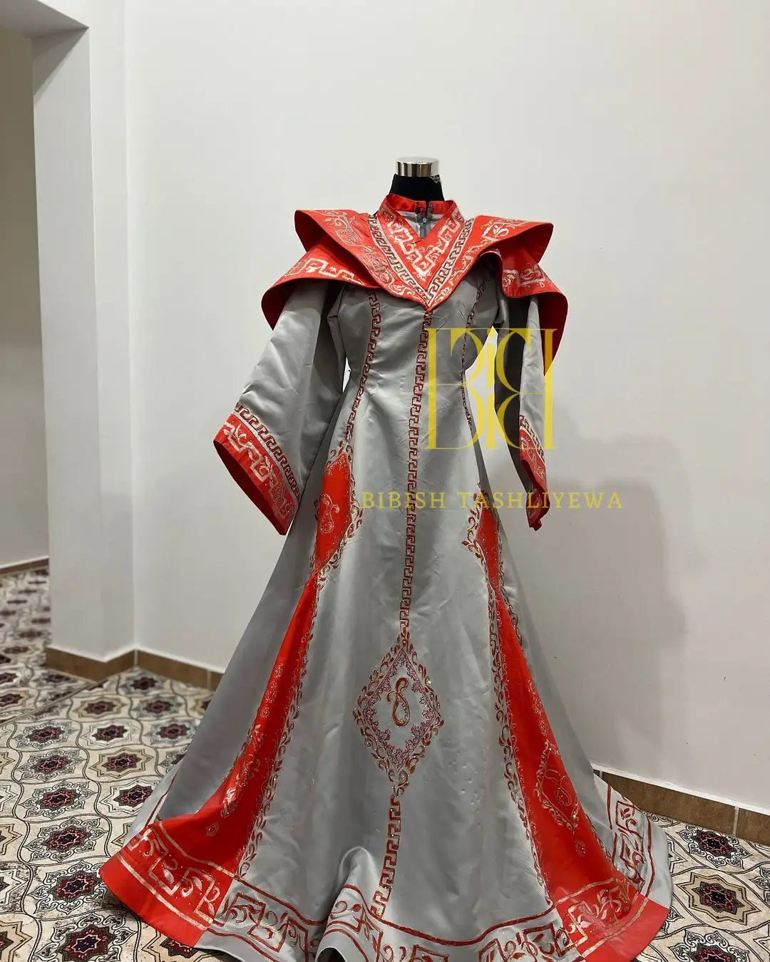 Türkmen fasonlar pombarh fasonlar Fasonlar 2025 fasonlar fason moda modalar Bezen bezen Türkmen fasonlar 2026 Türkmen fasonlar 2025 Türkmen fasonlar 2024 Türkmen fasonlar 2023 turkmenistan türkmenistan turkmen türkmen ashgabat  asgabat aşgabat balkan mary lebap dashoguz dasoguz daşoguz pombarh ponbarhat gulyupek gülýüpek stapel ştapel Gralan Çüýdeşen Abaýa Gadymy Krep Gurultaý 	Keteni Ýüpek Şifon Gipýur Lyon Welwet Atlas Kaşemir Streýç Suzana Ştapel Gülýüpek Pombarh Ýupka Gursakça Aksesuarlar Palto Penjek Okuw eşik Fata Sport eşik Uniforma Nakidka Öýme Şarf kompýuter ýaka ýaglyk Arenda köýnek 2nji el köýnek Taýyn köýnek Matalar Milli lybas milli lybaslar Toý köýnek Toý köýnekler toy koynek toy koynekler gundelik koynekler Gündelik	 
 köýnekler fata koynek Modern taze fason Eskiz koynektm turkmenkoynek türkmenkoynek fason moda moda fasonlar Iş eşik el iş	sada	ýakaly ýakasyz	keşdeli biserli	ýeňli giň nagyşly ýüregi açyk stoýka ýaka ýanly kombinasiýa 	zerli üsti aşak guşakly seçekli gysga ýeňli Suzana Toý köýnek, Modern el iş  Gyzyl, Kümüş