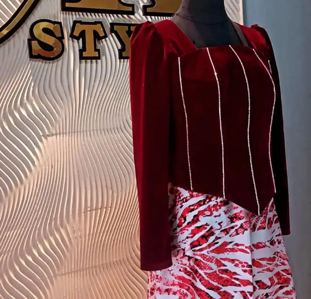 Türkmen fasonlar pombarh fasonlar Fasonlar 2025 fasonlar fason moda modalar Bezen bezen Türkmen fasonlar 2026 Türkmen fasonlar 2025 Türkmen fasonlar 2024 Türkmen fasonlar 2023 turkmenistan türkmenistan turkmen türkmen ashgabat  asgabat aşgabat balkan mary lebap dashoguz dasoguz daşoguz pombarh ponbarhat gulyupek gülýüpek stapel ştapel Gralan Çüýdeşen Abaýa Gadymy Krep Gurultaý 	Keteni Ýüpek Şifon Gipýur Lyon Welwet Atlas Kaşemir Streýç Suzana Ştapel Gülýüpek Pombarh Ýupka Gursakça Aksesuarlar Palto Penjek Okuw eşik Fata Sport eşik Uniforma Nakidka Öýme Şarf kompýuter ýaka ýaglyk Arenda köýnek 2nji el köýnek Taýyn köýnek Matalar Milli lybas milli lybaslar Toý köýnek Toý köýnekler toy koynek toy koynekler gundelik koynekler Gündelik	 
 köýnekler fata koynek Modern taze fason Eskiz koynektm turkmenkoynek türkmenkoynek fason moda moda fasonlar Iş eşik el iş	sada	ýakaly ýakasyz	keşdeli biserli	ýeňli giň nagyşly ýüregi açyk stoýka ýaka ýanly kombinasiýa 	zerli üsti aşak guşakly seçekli gysga ýeňli Panbarhat (Pombarh) Iş eşik el iş, sada, ýakasyz, ýeňli, giň 26-35, 35+ Goýy-gyzyl, Gülgüne guyz