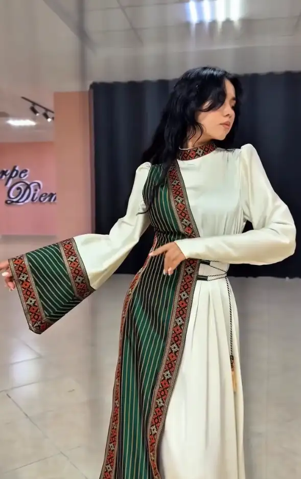 Türkmen fasonlar pombarh fasonlar Fasonlar 2025 fasonlar fason moda modalar Bezen bezen Türkmen fasonlar 2026 Türkmen fasonlar 2025 Türkmen fasonlar 2024 Türkmen fasonlar 2023 turkmenistan türkmenistan turkmen türkmen ashgabat  asgabat aşgabat balkan mary lebap dashoguz dasoguz daşoguz pombarh ponbarhat gulyupek gülýüpek stapel ştapel Gralan Çüýdeşen Abaýa Gadymy Krep Gurultaý 	Keteni Ýüpek Şifon Gipýur Lyon Welwet Atlas Kaşemir Streýç Suzana Ştapel Gülýüpek Pombarh Ýupka Gursakça Aksesuarlar Palto Penjek Okuw eşik Fata Sport eşik Uniforma Nakidka Öýme Şarf kompýuter ýaka ýaglyk Arenda köýnek 2nji el köýnek Taýyn köýnek Matalar Milli lybas milli lybaslar Toý köýnek Toý köýnekler toy koynek toy koynekler gundelik koynekler Gündelik	 
 köýnekler fata koynek Modern taze fason Eskiz koynektm turkmenkoynek türkmenkoynek fason moda moda fasonlar Iş eşik el iş	sada	ýakaly ýakasyz	keşdeli biserli	ýeňli giň nagyşly ýüregi açyk stoýka ýaka ýanly kombinasiýa 	zerli üsti aşak guşakly seçekli gysga ýeňli Keteni Modern ýakasyz, ýeňli, giň, kombinasiýa, nagyşly 17-25, 26-35 Ak, Goýy-ýaşyl yaz, tomus, guyz, gysh