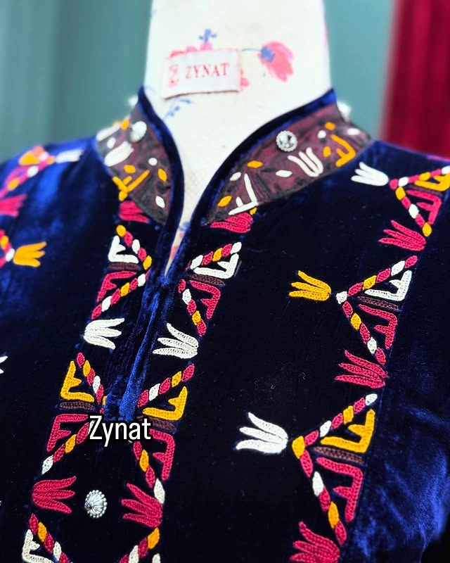 Türkmen fasonlar pombarh fasonlar Fasonlar 2025 fasonlar fason moda modalar Bezen bezen Türkmen fasonlar 2026 Türkmen fasonlar 2025 Türkmen fasonlar 2024 Türkmen fasonlar 2023 turkmenistan türkmenistan turkmen türkmen ashgabat  asgabat aşgabat balkan mary lebap dashoguz dasoguz daşoguz pombarh ponbarhat gulyupek gülýüpek stapel ştapel Gralan Çüýdeşen Abaýa Gadymy Krep Gurultaý 	Keteni Ýüpek Şifon Gipýur Lyon Welwet Atlas Kaşemir Streýç Suzana Ştapel Gülýüpek Pombarh Ýupka Gursakça Aksesuarlar Palto Penjek Okuw eşik Fata Sport eşik Uniforma Nakidka Öýme Şarf kompýuter ýaka ýaglyk Arenda köýnek 2nji el köýnek Taýyn köýnek Matalar Milli lybas milli lybaslar Toý köýnek Toý köýnekler toy koynek toy koynekler gundelik koynekler Gündelik	 
 köýnekler fata koynek Modern taze fason Eskiz koynektm turkmenkoynek türkmenkoynek fason moda moda fasonlar Iş eşik el iş	sada	ýakaly ýakasyz	keşdeli biserli	ýeňli giň nagyşly ýüregi açyk stoýka ýaka ýanly kombinasiýa 	zerli üsti aşak guşakly seçekli gysga ýeňli Panbarhat (Pombarh) Toý köýnek, Milli lybas keşdeli, ýakaly, ýanly, ýeňli, giň, nagyşly 26-35, 35+ Goýy-gök yaz, guyz, gysh