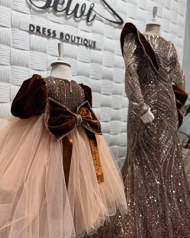 Türkmen fasonlar pombarh fasonlar Fasonlar 2025 fasonlar fason moda modalar Bezen bezen Türkmen fasonlar 2026 Türkmen fasonlar 2025 Türkmen fasonlar 2024 Türkmen fasonlar 2023 turkmenistan türkmenistan turkmen türkmen ashgabat  asgabat aşgabat balkan mary lebap dashoguz dasoguz daşoguz pombarh ponbarhat gulyupek gülýüpek stapel ştapel Gralan Çüýdeşen Abaýa Gadymy Krep Gurultaý 	Keteni Ýüpek Şifon Gipýur Lyon Welwet Atlas Kaşemir Streýç Suzana Ştapel Gülýüpek Pombarh Ýupka Gursakça Aksesuarlar Palto Penjek Okuw eşik Fata Sport eşik Uniforma Nakidka Öýme Şarf kompýuter ýaka ýaglyk Arenda köýnek 2nji el köýnek Taýyn köýnek Matalar Milli lybas milli lybaslar Toý köýnek Toý köýnekler toy koynek toy koynekler gundelik koynekler Gündelik	 
 köýnekler fata koynek Modern taze fason Eskiz koynektm turkmenkoynek türkmenkoynek fason moda moda fasonlar Iş eşik el iş	sada	ýakaly ýakasyz	keşdeli biserli	ýeňli giň nagyşly ýüregi açyk stoýka ýaka ýanly kombinasiýa 	zerli üsti aşak guşakly seçekli gysga ýeňli Panbarhat (Pombarh), Şifon, Şantu Toý köýnek el iş, ýakasyz, ýeňli, zerli 17-25, 26-35 Goýy-gyzyl, Wizon