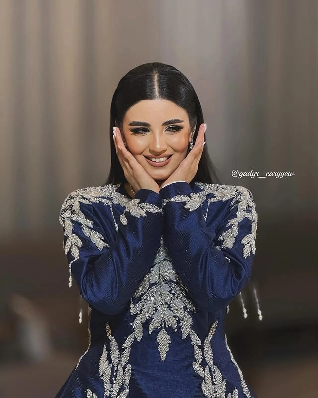 Türkmen fasonlar pombarh fasonlar Fasonlar 2025 fasonlar fason moda modalar Bezen bezen Türkmen fasonlar 2026 Türkmen fasonlar 2025 Türkmen fasonlar 2024 Türkmen fasonlar 2023 turkmenistan türkmenistan turkmen türkmen ashgabat  asgabat aşgabat balkan mary lebap dashoguz dasoguz daşoguz pombarh ponbarhat gulyupek gülýüpek stapel ştapel Gralan Çüýdeşen Abaýa Gadymy Krep Gurultaý 	Keteni Ýüpek Şifon Gipýur Lyon Welwet Atlas Kaşemir Streýç Suzana Ştapel Gülýüpek Pombarh Ýupka Gursakça Aksesuarlar Palto Penjek Okuw eşik Fata Sport eşik Uniforma Nakidka Öýme Şarf kompýuter ýaka ýaglyk Arenda köýnek 2nji el köýnek Taýyn köýnek Matalar Milli lybas milli lybaslar Toý köýnek Toý köýnekler toy koynek toy koynekler gundelik koynekler Gündelik	 
 köýnekler fata koynek Modern taze fason Eskiz koynektm turkmenkoynek türkmenkoynek fason moda moda fasonlar Iş eşik el iş	sada	ýakaly ýakasyz	keşdeli biserli	ýeňli giň nagyşly ýüregi açyk stoýka ýaka ýanly kombinasiýa 	zerli üsti aşak guşakly seçekli gysga ýeňli Şifon, Ýüpek, Şantu Modern el iş, ýakasyz, biserli, ýeňli, giň, üsti aşak 17-25, 26-35 Ak, Goýy-gök guyz