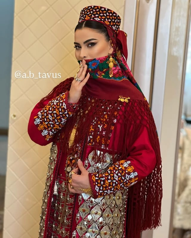 Türkmen fasonlar pombarh fasonlar Fasonlar 2025 fasonlar fason moda modalar Bezen bezen Türkmen fasonlar 2026 Türkmen fasonlar 2025 Türkmen fasonlar 2024 Türkmen fasonlar 2023 turkmenistan türkmenistan turkmen türkmen ashgabat  asgabat aşgabat balkan mary lebap dashoguz dasoguz daşoguz pombarh ponbarhat gulyupek gülýüpek stapel ştapel Gralan Çüýdeşen Abaýa Gadymy Krep Gurultaý 	Keteni Ýüpek Şifon Gipýur Lyon Welwet Atlas Kaşemir Streýç Suzana Ştapel Gülýüpek Pombarh Ýupka Gursakça Aksesuarlar Palto Penjek Okuw eşik Fata Sport eşik Uniforma Nakidka Öýme Şarf kompýuter ýaka ýaglyk Arenda köýnek 2nji el köýnek Taýyn köýnek Matalar Milli lybas milli lybaslar Toý köýnek Toý köýnekler toy koynek toy koynekler gundelik koynekler Gündelik	 
 köýnekler fata koynek Modern taze fason Eskiz koynektm turkmenkoynek türkmenkoynek fason moda moda fasonlar Iş eşik el iş	sada	ýakaly ýakasyz	keşdeli biserli	ýeňli giň nagyşly ýüregi açyk stoýka ýaka ýanly kombinasiýa 	zerli üsti aşak guşakly seçekli gysga ýeňli Keteni, Gadymy Milli lybas el iş, keşdeli, ýakaly, ýeňli, giň, nagyşly 17-25, 26-35 Gyzyl yaz, tomus, guyz