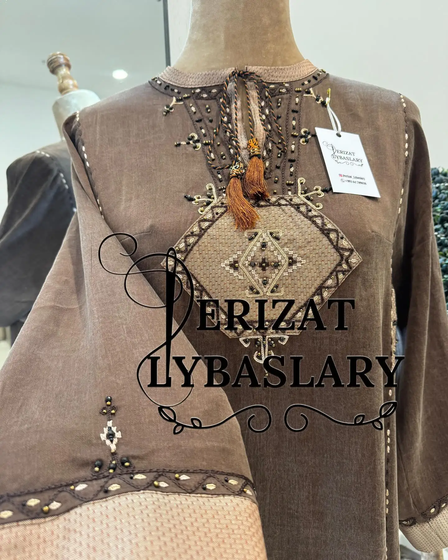 Türkmen fasonlar pombarh fasonlar Fasonlar 2025 fasonlar fason moda modalar Bezen bezen Türkmen fasonlar 2026 Türkmen fasonlar 2025 Türkmen fasonlar 2024 Türkmen fasonlar 2023 turkmenistan türkmenistan turkmen türkmen ashgabat  asgabat aşgabat balkan mary lebap dashoguz dasoguz daşoguz pombarh ponbarhat gulyupek gülýüpek stapel ştapel Gralan Çüýdeşen Abaýa Gadymy Krep Gurultaý 	Keteni Ýüpek Şifon Gipýur Lyon Welwet Atlas Kaşemir Streýç Suzana Ştapel Gülýüpek Pombarh Ýupka Gursakça Aksesuarlar Palto Penjek Okuw eşik Fata Sport eşik Uniforma Nakidka Öýme Şarf kompýuter ýaka ýaglyk Arenda köýnek 2nji el köýnek Taýyn köýnek Matalar Milli lybas milli lybaslar Toý köýnek Toý köýnekler toy koynek toy koynekler gundelik koynekler Gündelik	 
 köýnekler fata koynek Modern taze fason Eskiz koynektm turkmenkoynek türkmenkoynek fason moda moda fasonlar Iş eşik el iş	sada	ýakaly ýakasyz	keşdeli biserli	ýeňli giň nagyşly ýüregi açyk stoýka ýaka ýanly kombinasiýa 	zerli üsti aşak guşakly seçekli gysga ýeňli Gülýüpek Toý köýnek el iş, ýakaly  Wizon