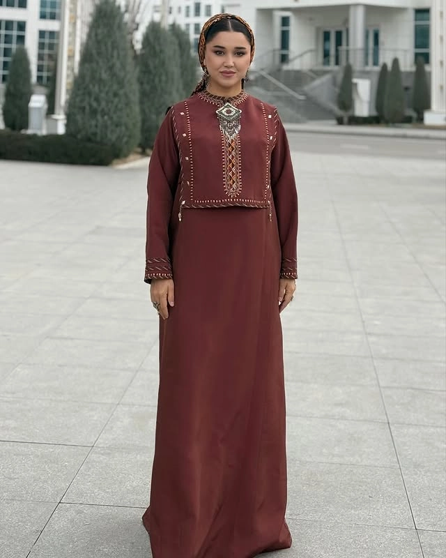 Türkmen fasonlar pombarh fasonlar Fasonlar 2025 fasonlar fason moda modalar Bezen bezen Türkmen fasonlar 2026 Türkmen fasonlar 2025 Türkmen fasonlar 2024 Türkmen fasonlar 2023 turkmenistan türkmenistan turkmen türkmen ashgabat  asgabat aşgabat balkan mary lebap dashoguz dasoguz daşoguz pombarh ponbarhat gulyupek gülýüpek stapel ştapel Gralan Çüýdeşen Abaýa Gadymy Krep Gurultaý 	Keteni Ýüpek Şifon Gipýur Lyon Welwet Atlas Kaşemir Streýç Suzana Ştapel Gülýüpek Pombarh Ýupka Gursakça Aksesuarlar Palto Penjek Okuw eşik Fata Sport eşik Uniforma Nakidka Öýme Şarf kompýuter ýaka ýaglyk Arenda köýnek 2nji el köýnek Taýyn köýnek Matalar Milli lybas milli lybaslar Toý köýnek Toý köýnekler toy koynek toy koynekler gundelik koynekler Gündelik	 
 köýnekler fata koynek Modern taze fason Eskiz koynektm turkmenkoynek türkmenkoynek fason moda moda fasonlar Iş eşik el iş	sada	ýakaly ýakasyz	keşdeli biserli	ýeňli giň nagyşly ýüregi açyk stoýka ýaka ýanly kombinasiýa 	zerli üsti aşak guşakly seçekli gysga ýeňli Keteni, Lyon Milli lybas el iş, ýakaly, ýeňli, giň, üsti aşak 26-35, 35+ Goňur yaz, guyz