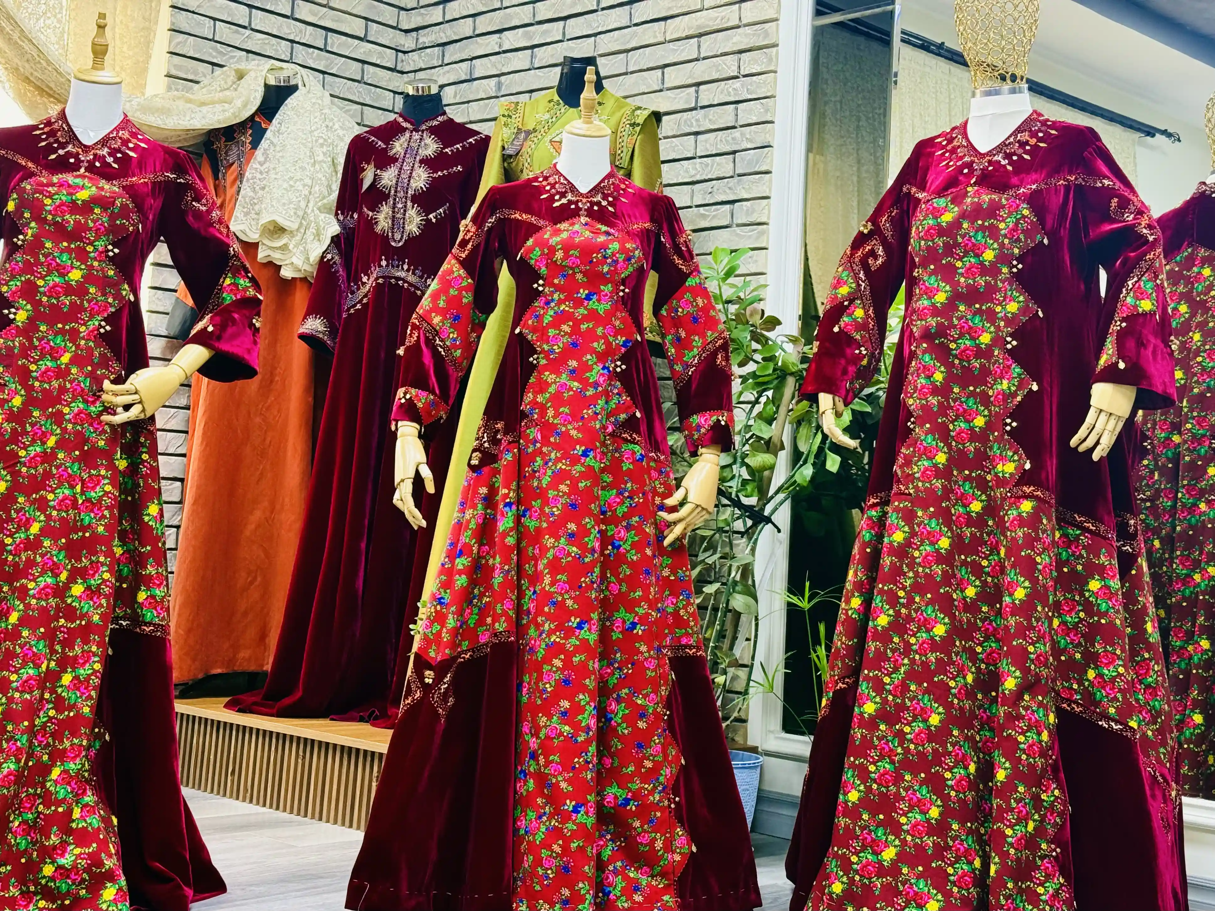 Türkmen fasonlar pombarh fasonlar Fasonlar 2025 fasonlar fason moda modalar Bezen bezen Türkmen fasonlar 2026 Türkmen fasonlar 2025 Türkmen fasonlar 2024 Türkmen fasonlar 2023 turkmenistan türkmenistan turkmen türkmen ashgabat  asgabat aşgabat balkan mary lebap dashoguz dasoguz daşoguz pombarh ponbarhat gulyupek gülýüpek stapel ştapel Gralan Çüýdeşen Abaýa Gadymy Krep Gurultaý 	Keteni Ýüpek Şifon Gipýur Lyon Welwet Atlas Kaşemir Streýç Suzana Ştapel Gülýüpek Pombarh Ýupka Gursakça Aksesuarlar Palto Penjek Okuw eşik Fata Sport eşik Uniforma Nakidka Öýme Şarf kompýuter ýaka ýaglyk Arenda köýnek 2nji el köýnek Taýyn köýnek Matalar Milli lybas milli lybaslar Toý köýnek Toý köýnekler toy koynek toy koynekler gundelik koynekler Gündelik	 
 köýnekler fata koynek Modern taze fason Eskiz koynektm turkmenkoynek türkmenkoynek fason moda moda fasonlar Iş eşik el iş	sada	ýakaly ýakasyz	keşdeli biserli	ýeňli giň nagyşly ýüregi açyk stoýka ýaka ýanly kombinasiýa 	zerli üsti aşak guşakly seçekli gysga ýeňli Panbarhat (Pombarh) Toý köýnek el iş, ýakasyz, ýeňli 17-25, 26-35 Goýy-gyzyl, Gyzyl guyz