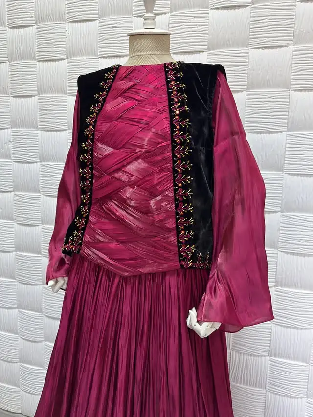 Türkmen fasonlar pombarh fasonlar Fasonlar 2025 fasonlar fason moda modalar Bezen bezen Türkmen fasonlar 2026 Türkmen fasonlar 2025 Türkmen fasonlar 2024 Türkmen fasonlar 2023 turkmenistan türkmenistan turkmen türkmen ashgabat  asgabat aşgabat balkan mary lebap dashoguz dasoguz daşoguz pombarh ponbarhat gulyupek gülýüpek stapel ştapel Gralan Çüýdeşen Abaýa Gadymy Krep Gurultaý 	Keteni Ýüpek Şifon Gipýur Lyon Welwet Atlas Kaşemir Streýç Suzana Ştapel Gülýüpek Pombarh Ýupka Gursakça Aksesuarlar Palto Penjek Okuw eşik Fata Sport eşik Uniforma Nakidka Öýme Şarf kompýuter ýaka ýaglyk Arenda köýnek 2nji el köýnek Taýyn köýnek Matalar Milli lybas milli lybaslar Toý köýnek Toý köýnekler toy koynek toy koynekler gundelik koynekler Gündelik	 
 köýnekler fata koynek Modern taze fason Eskiz koynektm turkmenkoynek türkmenkoynek fason moda moda fasonlar Iş eşik el iş	sada	ýakaly ýakasyz	keşdeli biserli	ýeňli giň nagyşly ýüregi açyk stoýka ýaka ýanly kombinasiýa 	zerli üsti aşak guşakly seçekli gysga ýeňli Toý köýnek ýakasyz, ýeňli, giň 26-35, 35+ Gülgüne, Gyzyl yaz, tomus, guyz, gysh