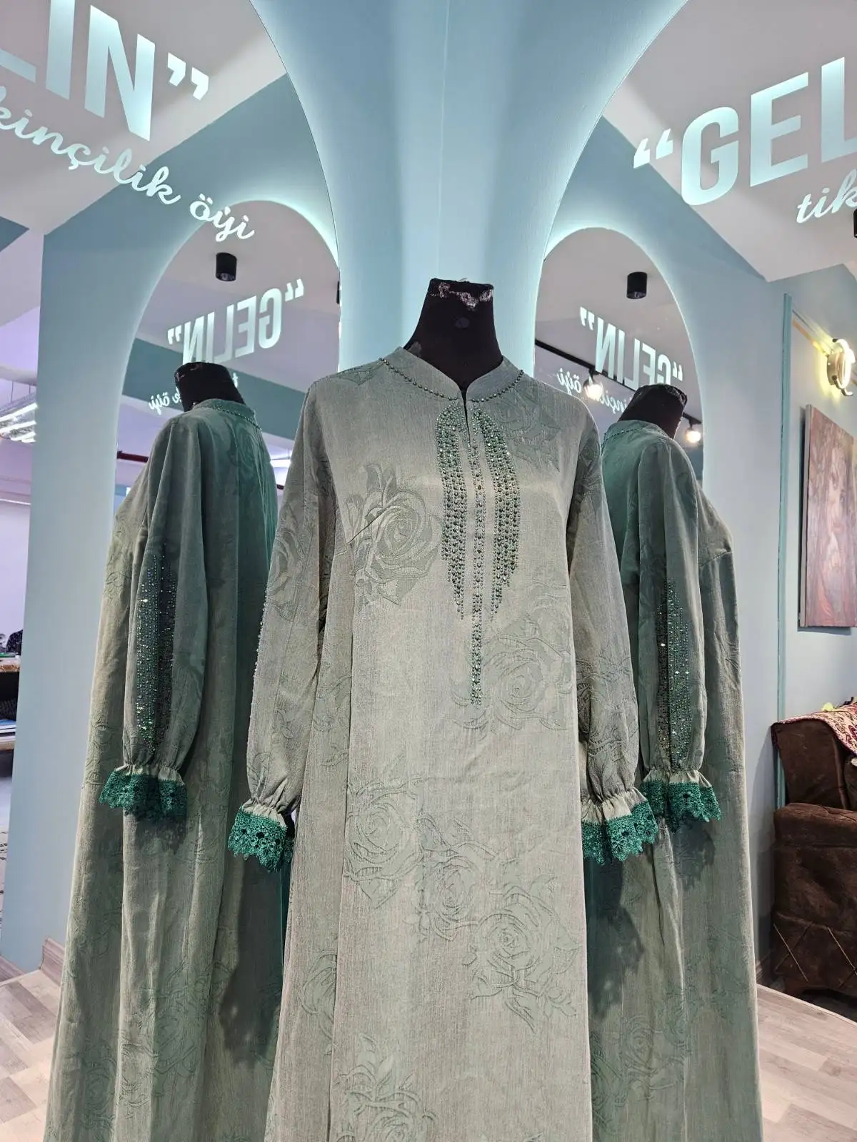 Türkmen fasonlar pombarh fasonlar Fasonlar 2025 fasonlar fason moda modalar Bezen bezen Türkmen fasonlar 2026 Türkmen fasonlar 2025 Türkmen fasonlar 2024 Türkmen fasonlar 2023 turkmenistan türkmenistan turkmen türkmen ashgabat  asgabat aşgabat balkan mary lebap dashoguz dasoguz daşoguz pombarh ponbarhat gulyupek gülýüpek stapel ştapel Gralan Çüýdeşen Abaýa Gadymy Krep Gurultaý 	Keteni Ýüpek Şifon Gipýur Lyon Welwet Atlas Kaşemir Streýç Suzana Ştapel Gülýüpek Pombarh Ýupka Gursakça Aksesuarlar Palto Penjek Okuw eşik Fata Sport eşik Uniforma Nakidka Öýme Şarf kompýuter ýaka ýaglyk Arenda köýnek 2nji el köýnek Taýyn köýnek Matalar Milli lybas milli lybaslar Toý köýnek Toý köýnekler toy koynek toy koynekler gundelik koynekler Gündelik	 
 köýnekler fata koynek Modern taze fason Eskiz koynektm turkmenkoynek türkmenkoynek fason moda moda fasonlar Iş eşik el iş	sada	ýakaly ýakasyz	keşdeli biserli	ýeňli giň nagyşly ýüregi açyk stoýka ýaka ýanly kombinasiýa 	zerli üsti aşak guşakly seçekli gysga ýeňli Gülýüpek Gündelik el iş, ýakaly, biserli 26-35 Kümüş guyz