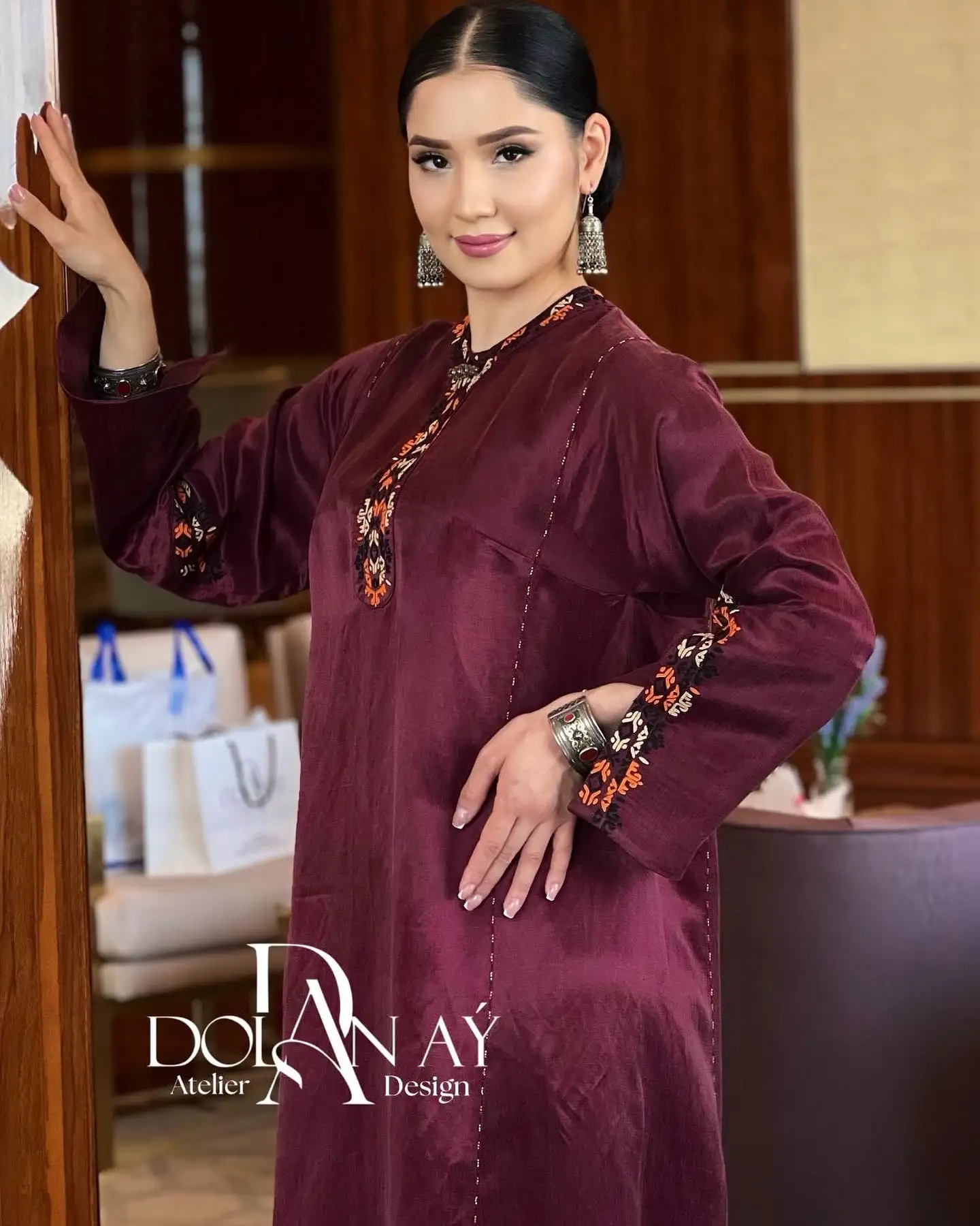 Türkmen fasonlar pombarh fasonlar Fasonlar 2025 fasonlar fason moda modalar Bezen bezen Türkmen fasonlar 2026 Türkmen fasonlar 2025 Türkmen fasonlar 2024 Türkmen fasonlar 2023 turkmenistan türkmenistan turkmen türkmen ashgabat  asgabat aşgabat balkan mary lebap dashoguz dasoguz daşoguz pombarh ponbarhat gulyupek gülýüpek stapel ştapel Gralan Çüýdeşen Abaýa Gadymy Krep Gurultaý 	Keteni Ýüpek Şifon Gipýur Lyon Welwet Atlas Kaşemir Streýç Suzana Ştapel Gülýüpek Pombarh Ýupka Gursakça Aksesuarlar Palto Penjek Okuw eşik Fata Sport eşik Uniforma Nakidka Öýme Şarf kompýuter ýaka ýaglyk Arenda köýnek 2nji el köýnek Taýyn köýnek Matalar Milli lybas milli lybaslar Toý köýnek Toý köýnekler toy koynek toy koynekler gundelik koynekler Gündelik	 
 köýnekler fata koynek Modern taze fason Eskiz koynektm turkmenkoynek türkmenkoynek fason moda moda fasonlar Iş eşik el iş	sada	ýakaly ýakasyz	keşdeli biserli	ýeňli giň nagyşly ýüregi açyk stoýka ýaka ýanly kombinasiýa 	zerli üsti aşak guşakly seçekli gysga ýeňli Lyon Toý köýnek, Gündelik el iş, ýakaly  Goýy-gyzyl