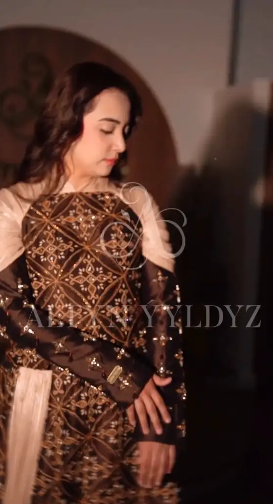 Türkmen fasonlar pombarh fasonlar Fasonlar 2025 fasonlar fason moda modalar Bezen bezen Türkmen fasonlar 2026 Türkmen fasonlar 2025 Türkmen fasonlar 2024 Türkmen fasonlar 2023 turkmenistan türkmenistan turkmen türkmen ashgabat  asgabat aşgabat balkan mary lebap dashoguz dasoguz daşoguz pombarh ponbarhat gulyupek gülýüpek stapel ştapel Gralan Çüýdeşen Abaýa Gadymy Krep Gurultaý 	Keteni Ýüpek Şifon Gipýur Lyon Welwet Atlas Kaşemir Streýç Suzana Ştapel Gülýüpek Pombarh Ýupka Gursakça Aksesuarlar Palto Penjek Okuw eşik Fata Sport eşik Uniforma Nakidka Öýme Şarf kompýuter ýaka ýaglyk Arenda köýnek 2nji el köýnek Taýyn köýnek Matalar Milli lybas milli lybaslar Toý köýnek Toý köýnekler toy koynek toy koynekler gundelik koynekler Gündelik	 
 köýnekler fata koynek Modern taze fason Eskiz koynektm turkmenkoynek türkmenkoynek fason moda moda fasonlar Iş eşik el iş	sada	ýakaly ýakasyz	keşdeli biserli	ýeňli giň nagyşly ýüregi açyk stoýka ýaka ýanly kombinasiýa 	zerli üsti aşak guşakly seçekli gysga ýeňli Toý köýnek el iş, ýakasyz, ýeňli, giň, nagyşly, gaş 17-25, 26-35  yaz, tomus, guyz, gysh