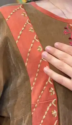 Türkmen fasonlar pombarh fasonlar Fasonlar 2025 fasonlar fason moda modalar Bezen bezen Türkmen fasonlar 2026 Türkmen fasonlar 2025 Türkmen fasonlar 2024 Türkmen fasonlar 2023 turkmenistan türkmenistan turkmen türkmen ashgabat  asgabat aşgabat balkan mary lebap dashoguz dasoguz daşoguz pombarh ponbarhat gulyupek gülýüpek stapel ştapel Gralan Çüýdeşen Abaýa Gadymy Krep Gurultaý 	Keteni Ýüpek Şifon Gipýur Lyon Welwet Atlas Kaşemir Streýç Suzana Ştapel Gülýüpek Pombarh Ýupka Gursakça Aksesuarlar Palto Penjek Okuw eşik Fata Sport eşik Uniforma Nakidka Öýme Şarf kompýuter ýaka ýaglyk Arenda köýnek 2nji el köýnek Taýyn köýnek Matalar Milli lybas milli lybaslar Toý köýnek Toý köýnekler toy koynek toy koynekler gundelik koynekler Gündelik	 
 köýnekler fata koynek Modern taze fason Eskiz koynektm turkmenkoynek türkmenkoynek fason moda moda fasonlar Iş eşik el iş	sada	ýakaly ýakasyz	keşdeli biserli	ýeňli giň nagyşly ýüregi açyk stoýka ýaka ýanly kombinasiýa 	zerli üsti aşak guşakly seçekli gysga ýeňli Ýüpek, Gülýüpek Toý köýnek el iş, keşdeli, ýakaly, biserli, ýeňli, giň, nagyşly 17-25, 26-35, 35+ Gyzyl, Goňur yaz, tomus