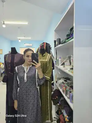 Türkmen fasonlar pombarh fasonlar Fasonlar 2025 fasonlar fason moda modalar Bezen bezen Türkmen fasonlar 2026 Türkmen fasonlar 2025 Türkmen fasonlar 2024 Türkmen fasonlar 2023 turkmenistan türkmenistan turkmen türkmen ashgabat  asgabat aşgabat balkan mary lebap dashoguz dasoguz daşoguz pombarh ponbarhat gulyupek gülýüpek stapel ştapel Gralan Çüýdeşen Abaýa Gadymy Krep Gurultaý 	Keteni Ýüpek Şifon Gipýur Lyon Welwet Atlas Kaşemir Streýç Suzana Ştapel Gülýüpek Pombarh Ýupka Gursakça Aksesuarlar Palto Penjek Okuw eşik Fata Sport eşik Uniforma Nakidka Öýme Şarf kompýuter ýaka ýaglyk Arenda köýnek 2nji el köýnek Taýyn köýnek Matalar Milli lybas milli lybaslar Toý köýnek Toý köýnekler toy koynek toy koynekler gundelik koynekler Gündelik	 
 köýnekler fata koynek Modern taze fason Eskiz koynektm turkmenkoynek türkmenkoynek fason moda moda fasonlar Iş eşik el iş	sada	ýakaly ýakasyz	keşdeli biserli	ýeňli giň nagyşly ýüregi açyk stoýka ýaka ýanly kombinasiýa 	zerli üsti aşak guşakly seçekli gysga ýeňli Ştapel Gündelik ýanly, ýeňli, giň, guşakly 17-25, 26-35 Kümüş tomus Taýyn köýnek