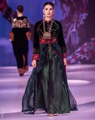 Türkmen fasonlar pombarh fasonlar Fasonlar 2025 fasonlar fason moda modalar Bezen bezen Türkmen fasonlar 2026 Türkmen fasonlar 2025 Türkmen fasonlar 2024 Türkmen fasonlar 2023 turkmenistan türkmenistan turkmen türkmen ashgabat  asgabat aşgabat balkan mary lebap dashoguz dasoguz daşoguz pombarh ponbarhat gulyupek gülýüpek stapel ştapel Gralan Çüýdeşen Abaýa Gadymy Krep Gurultaý 	Keteni Ýüpek Şifon Gipýur Lyon Welwet Atlas Kaşemir Streýç Suzana Ştapel Gülýüpek Pombarh Ýupka Gursakça Aksesuarlar Palto Penjek Okuw eşik Fata Sport eşik Uniforma Nakidka Öýme Şarf kompýuter ýaka ýaglyk Arenda köýnek 2nji el köýnek Taýyn köýnek Matalar Milli lybas milli lybaslar Toý köýnek Toý köýnekler toy koynek toy koynekler gundelik koynekler Gündelik	 
 köýnekler fata koynek Modern taze fason Eskiz koynektm turkmenkoynek türkmenkoynek fason moda moda fasonlar Iş eşik el iş	sada	ýakaly ýakasyz	keşdeli biserli	ýeňli giň nagyşly ýüregi açyk stoýka ýaka ýanly kombinasiýa 	zerli üsti aşak guşakly seçekli gysga ýeňli Şifon, Panbarhat (Pombarh) Toý köýnek, Milli lybas, Modern el iş, keşdeli, ýakaly, ýeňli, giň, kombinasiýa, guşakly, nagyşly 17-25, 26-35 Haki, Goýy-ýaşyl yaz, tomus, guyz, gysh