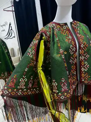 Türkmen fasonlar pombarh fasonlar Fasonlar 2025 fasonlar fason moda modalar Bezen bezen Türkmen fasonlar 2026 Türkmen fasonlar 2025 Türkmen fasonlar 2024 Türkmen fasonlar 2023 turkmenistan türkmenistan turkmen türkmen ashgabat  asgabat aşgabat balkan mary lebap dashoguz dasoguz daşoguz pombarh ponbarhat gulyupek gülýüpek stapel ştapel Gralan Çüýdeşen Abaýa Gadymy Krep Gurultaý 	Keteni Ýüpek Şifon Gipýur Lyon Welwet Atlas Kaşemir Streýç Suzana Ştapel Gülýüpek Pombarh Ýupka Gursakça Aksesuarlar Palto Penjek Okuw eşik Fata Sport eşik Uniforma Nakidka Öýme Şarf kompýuter ýaka ýaglyk Arenda köýnek 2nji el köýnek Taýyn köýnek Matalar Milli lybas milli lybaslar Toý köýnek Toý köýnekler toy koynek toy koynekler gundelik koynekler Gündelik	 
 köýnekler fata koynek Modern taze fason Eskiz koynektm turkmenkoynek türkmenkoynek fason moda moda fasonlar Iş eşik el iş	sada	ýakaly ýakasyz	keşdeli biserli	ýeňli giň nagyşly ýüregi açyk stoýka ýaka ýanly kombinasiýa 	zerli üsti aşak guşakly seçekli gysga ýeňli Keteni    Ýaşyl, Goýy-ýaşyl  Nakidka