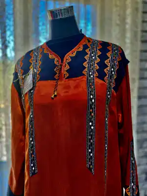 Türkmen fasonlar pombarh fasonlar Fasonlar 2025 fasonlar fason moda modalar Bezen bezen Türkmen fasonlar 2026 Türkmen fasonlar 2025 Türkmen fasonlar 2024 Türkmen fasonlar 2023 turkmenistan türkmenistan turkmen türkmen ashgabat  asgabat aşgabat balkan mary lebap dashoguz dasoguz daşoguz pombarh ponbarhat gulyupek gülýüpek stapel ştapel Gralan Çüýdeşen Abaýa Gadymy Krep Gurultaý 	Keteni Ýüpek Şifon Gipýur Lyon Welwet Atlas Kaşemir Streýç Suzana Ştapel Gülýüpek Pombarh Ýupka Gursakça Aksesuarlar Palto Penjek Okuw eşik Fata Sport eşik Uniforma Nakidka Öýme Şarf kompýuter ýaka ýaglyk Arenda köýnek 2nji el köýnek Taýyn köýnek Matalar Milli lybas milli lybaslar Toý köýnek Toý köýnekler toy koynek toy koynekler gundelik koynekler Gündelik	 
 köýnekler fata koynek Modern taze fason Eskiz koynektm turkmenkoynek türkmenkoynek fason moda moda fasonlar Iş eşik el iş	sada	ýakaly ýakasyz	keşdeli biserli	ýeňli giň nagyşly ýüregi açyk stoýka ýaka ýanly kombinasiýa 	zerli üsti aşak guşakly seçekli gysga ýeňli Ýüpek Toý köýnek, Gündelik el iş, ýakaly  Mämişi guyz