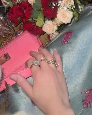 Türkmen fasonlar pombarh fasonlar Fasonlar 2025 fasonlar fason moda modalar Bezen bezen Türkmen fasonlar 2026 Türkmen fasonlar 2025 Türkmen fasonlar 2024 Türkmen fasonlar 2023 turkmenistan türkmenistan turkmen türkmen ashgabat  asgabat aşgabat balkan mary lebap dashoguz dasoguz daşoguz pombarh ponbarhat gulyupek gülýüpek stapel ştapel Gralan Çüýdeşen Abaýa Gadymy Krep Gurultaý 	Keteni Ýüpek Şifon Gipýur Lyon Welwet Atlas Kaşemir Streýç Suzana Ştapel Gülýüpek Pombarh Ýupka Gursakça Aksesuarlar Palto Penjek Okuw eşik Fata Sport eşik Uniforma Nakidka Öýme Şarf kompýuter ýaka ýaglyk Arenda köýnek 2nji el köýnek Taýyn köýnek Matalar Milli lybas milli lybaslar Toý köýnek Toý köýnekler toy koynek toy koynekler gundelik koynekler Gündelik	 
 köýnekler fata koynek Modern taze fason Eskiz koynektm turkmenkoynek türkmenkoynek fason moda moda fasonlar Iş eşik el iş	sada	ýakaly ýakasyz	keşdeli biserli	ýeňli giň nagyşly ýüregi açyk stoýka ýaka ýanly kombinasiýa 	zerli üsti aşak guşakly seçekli gysga ýeňli Toý köýnek el iş, ýakasyz, gysga ýeňli, giň, nagyşly 17-25, 26-35 Benewşe yaz, tomus, guyz