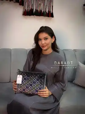 Türkmen fasonlar pombarh fasonlar Fasonlar 2025 fasonlar fason moda modalar Bezen bezen Türkmen fasonlar 2026 Türkmen fasonlar 2025 Türkmen fasonlar 2024 Türkmen fasonlar 2023 turkmenistan türkmenistan turkmen türkmen ashgabat  asgabat aşgabat balkan mary lebap dashoguz dasoguz daşoguz pombarh ponbarhat gulyupek gülýüpek stapel ştapel Gralan Çüýdeşen Abaýa Gadymy Krep Gurultaý 	Keteni Ýüpek Şifon Gipýur Lyon Welwet Atlas Kaşemir Streýç Suzana Ştapel Gülýüpek Pombarh Ýupka Gursakça Aksesuarlar Palto Penjek Okuw eşik Fata Sport eşik Uniforma Nakidka Öýme Şarf kompýuter ýaka ýaglyk Arenda köýnek 2nji el köýnek Taýyn köýnek Matalar Milli lybas milli lybaslar Toý köýnek Toý köýnekler toy koynek toy koynekler gundelik koynekler Gündelik	 
 köýnekler fata koynek Modern taze fason Eskiz koynektm turkmenkoynek türkmenkoynek fason moda moda fasonlar Iş eşik el iş	sada	ýakaly ýakasyz	keşdeli biserli	ýeňli giň nagyşly ýüregi açyk stoýka ýaka ýanly kombinasiýa 	zerli üsti aşak guşakly seçekli gysga ýeňli 